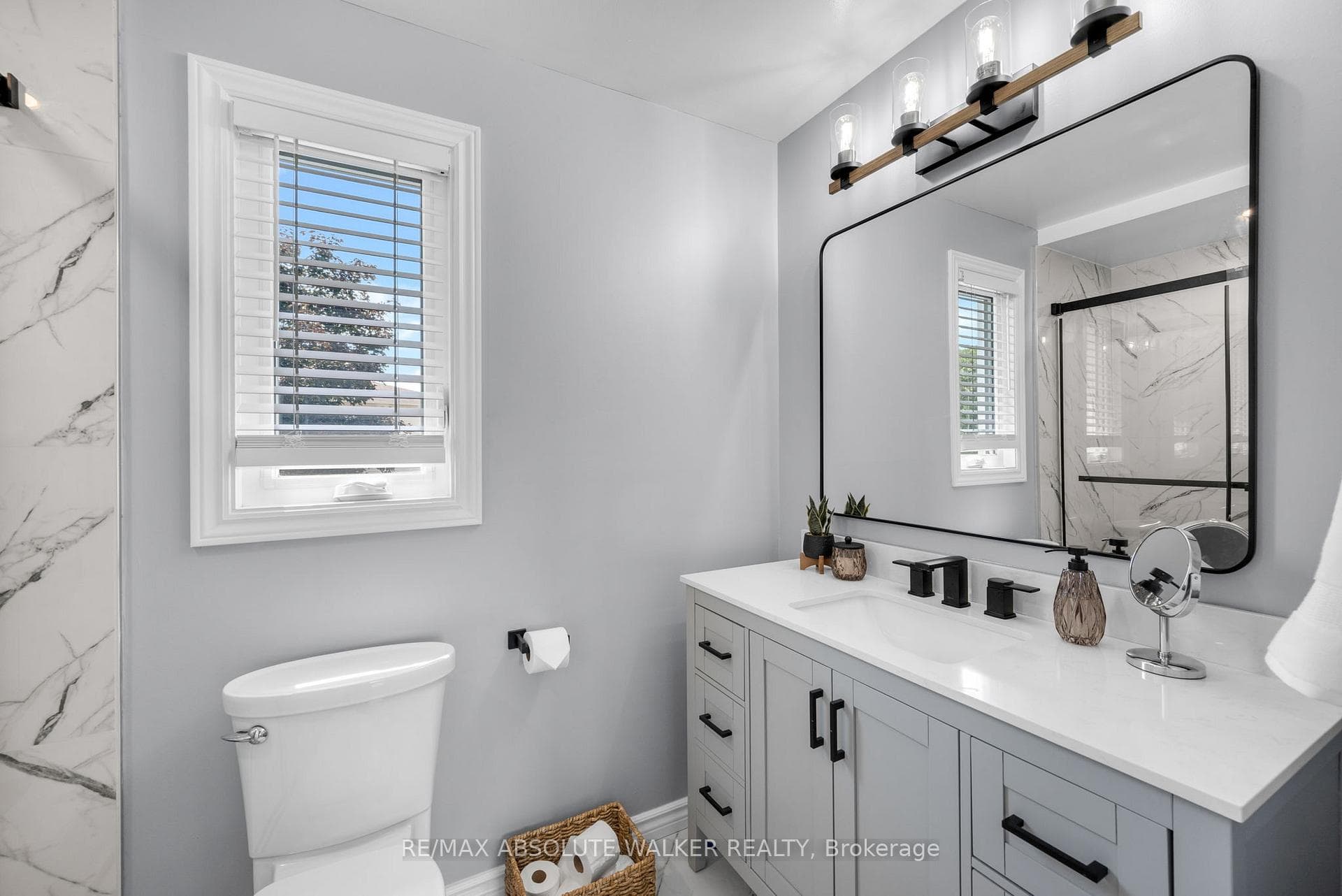 1368 Norview Crescent photo 27