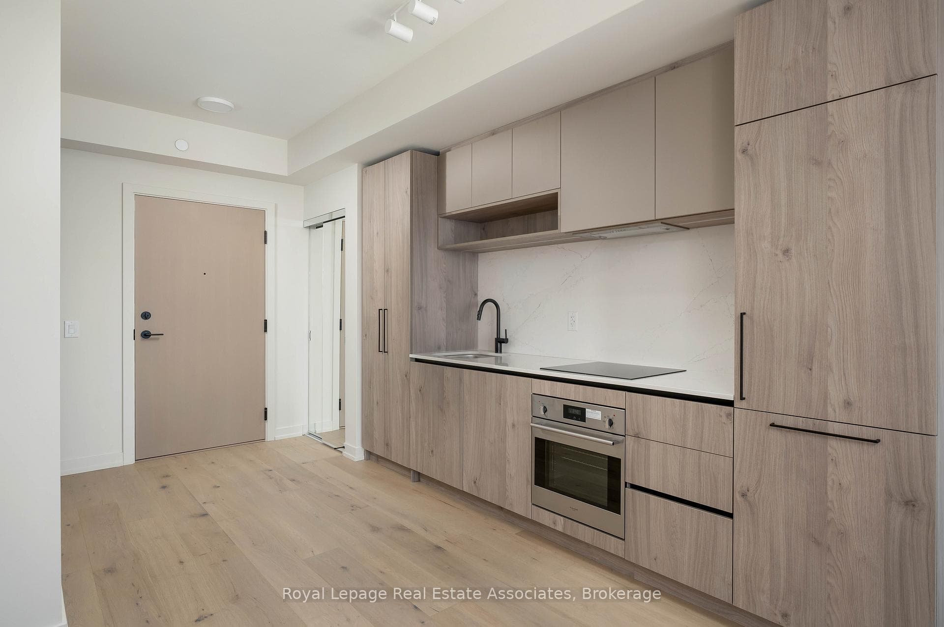 181 Sterling Road Unit 1105 photo 2