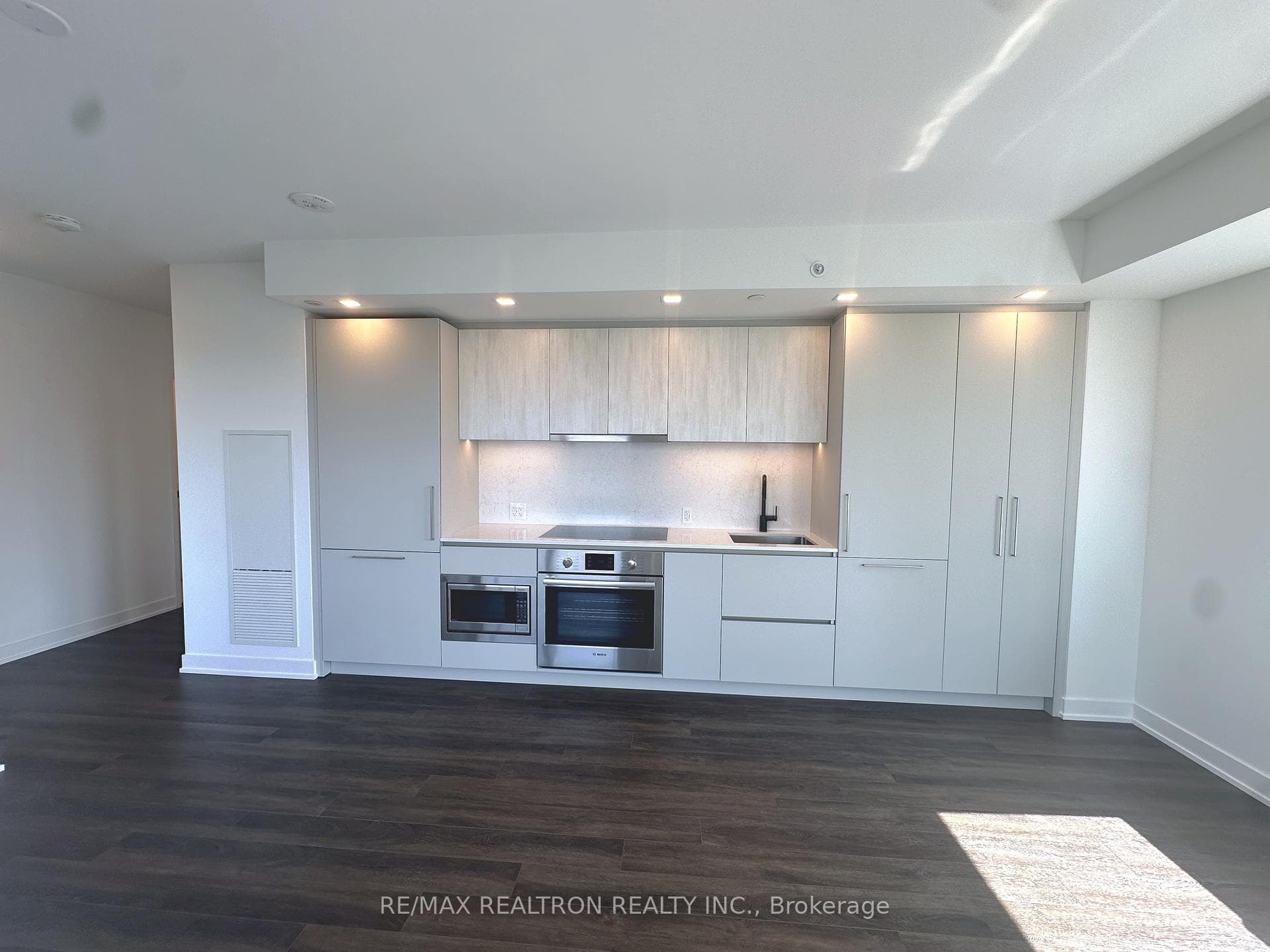 609 Sherbourne Street Unit 3004 photo 15