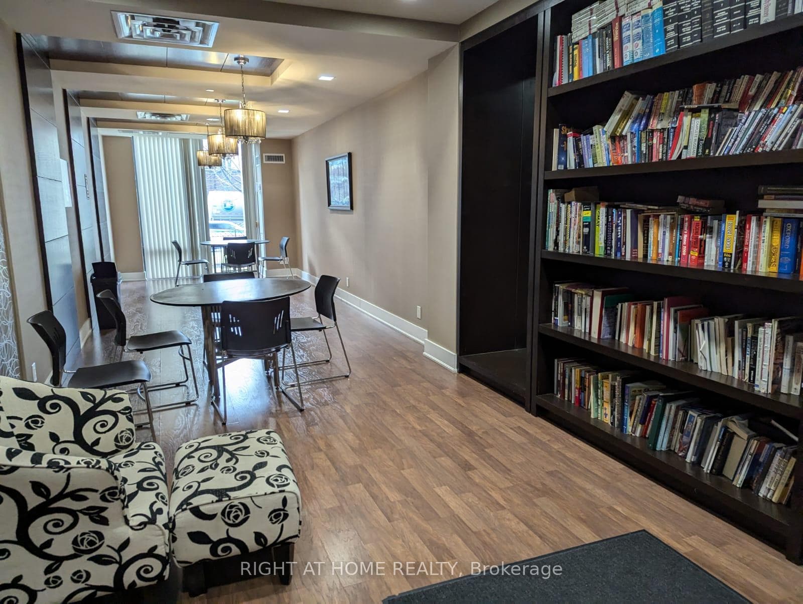 520 Steeles Ave West Avenue Unit 704 photo 3