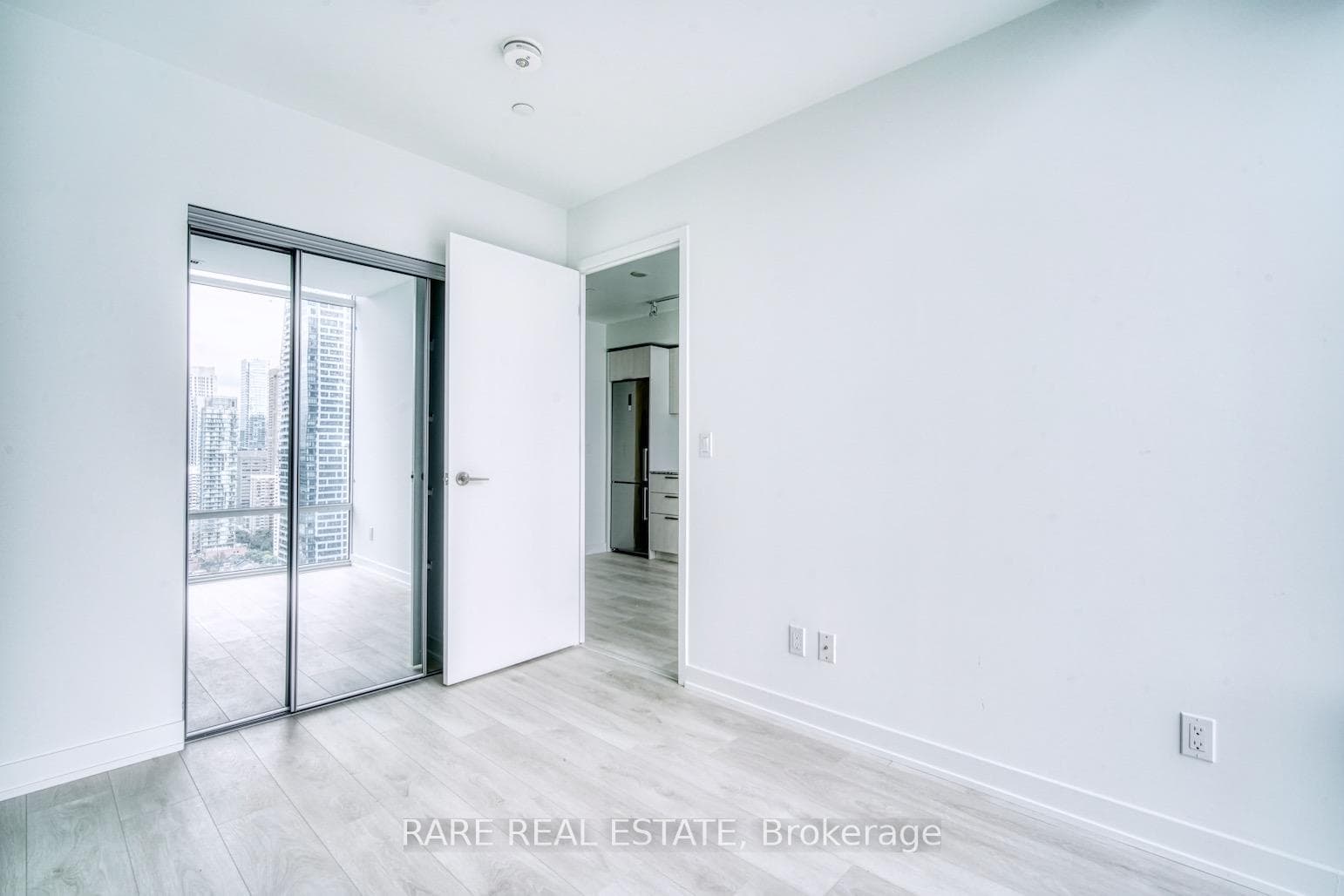 501 Yonge Street Unit 2803 photo 2