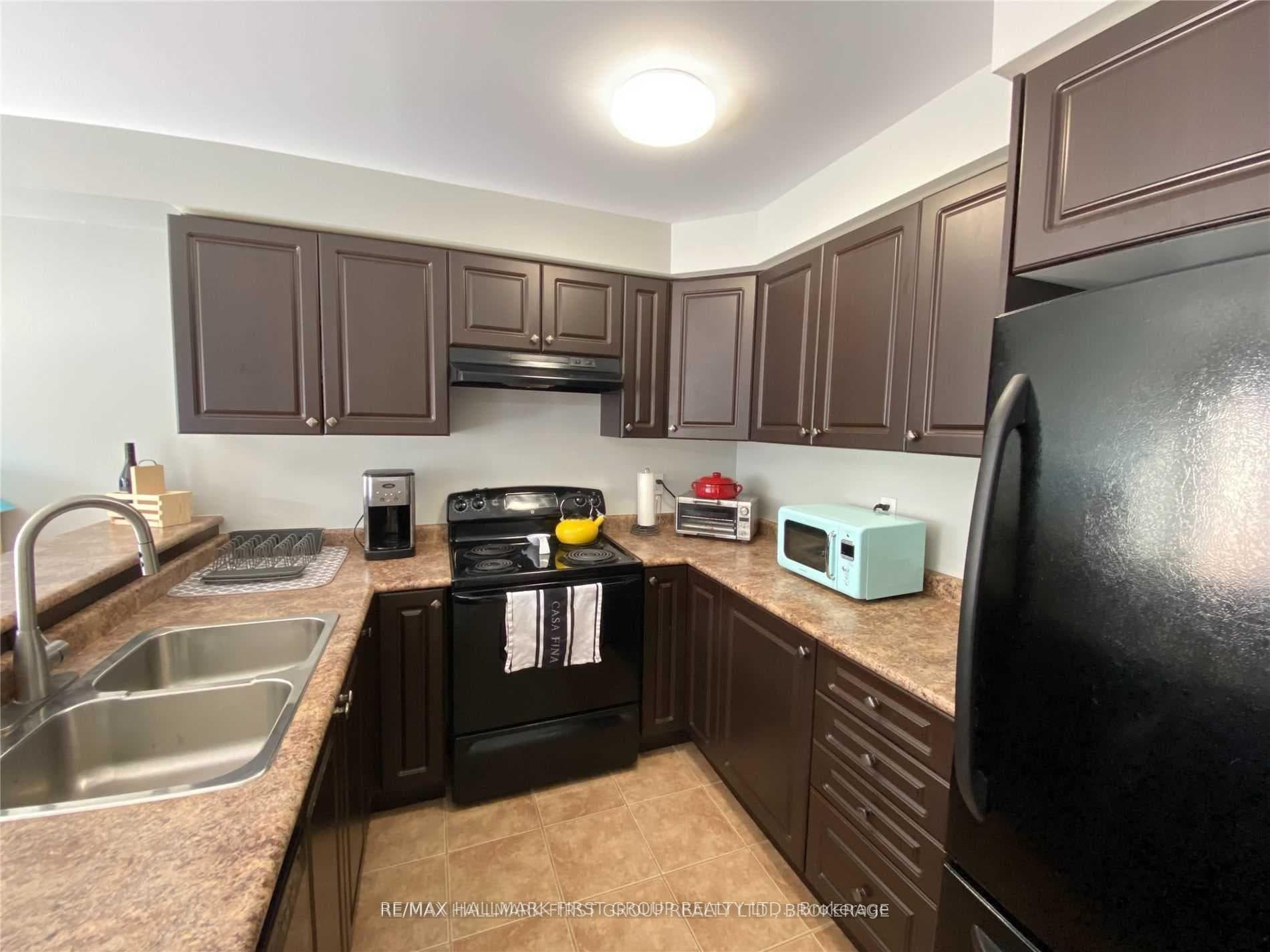 6 Devlin Crescent photo 3