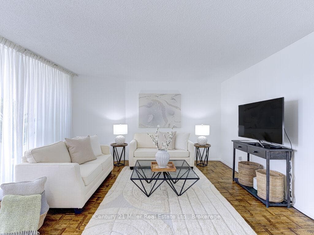 3695 Kaneff Crescent Unit #606 photo 2
