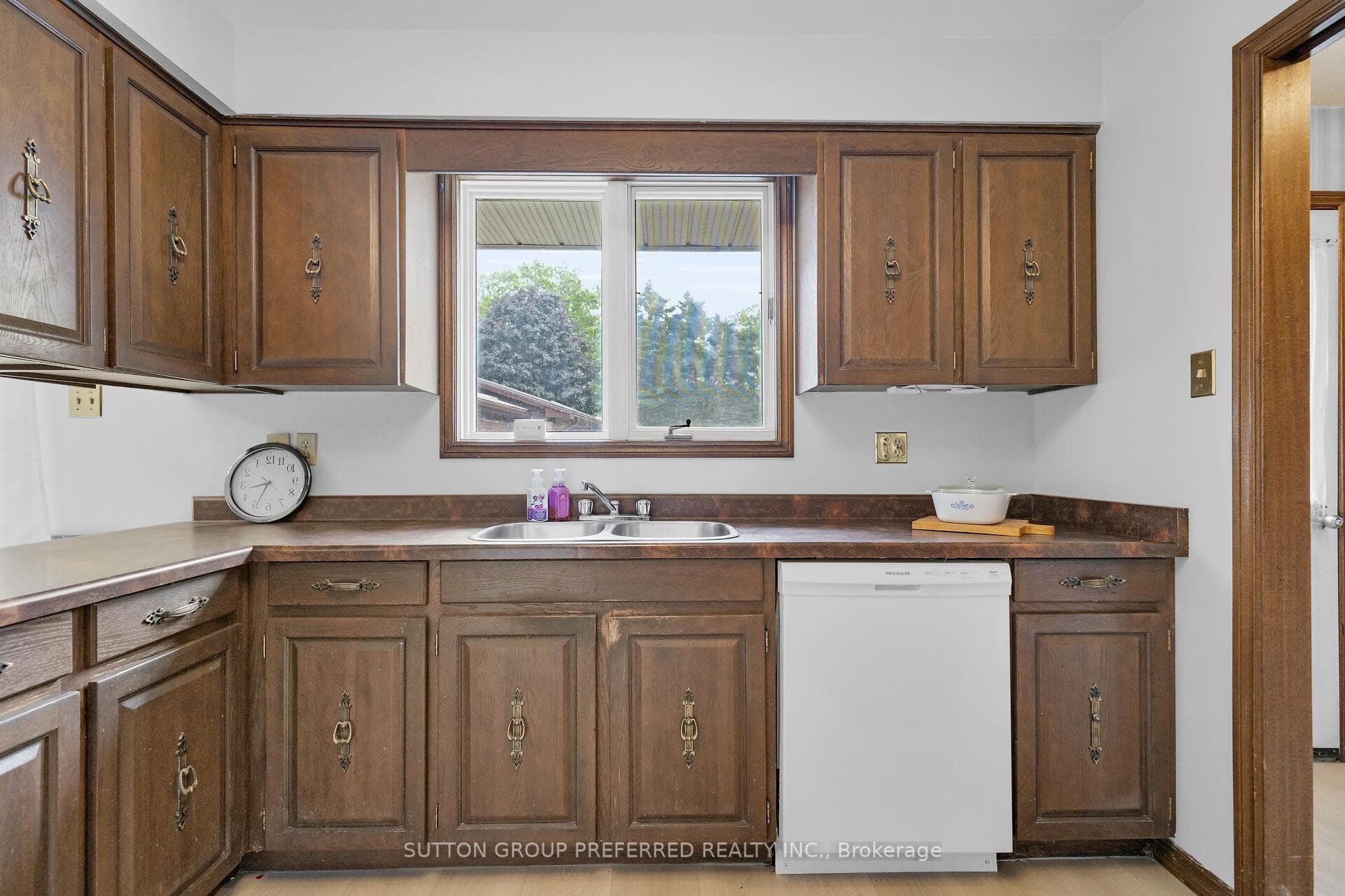 102 Oakdale Court photo 14