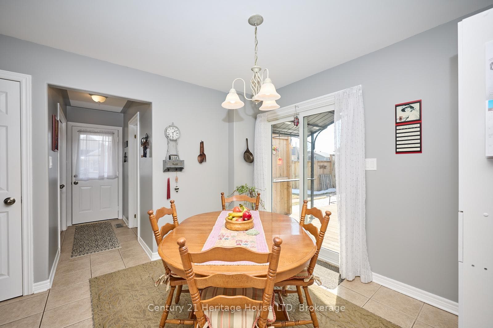 Eat-in kitchen - patio doors lead to back yard