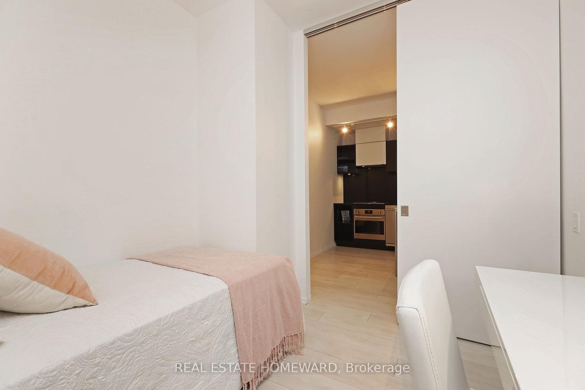 125 Peter Street Unit 711 photo 24