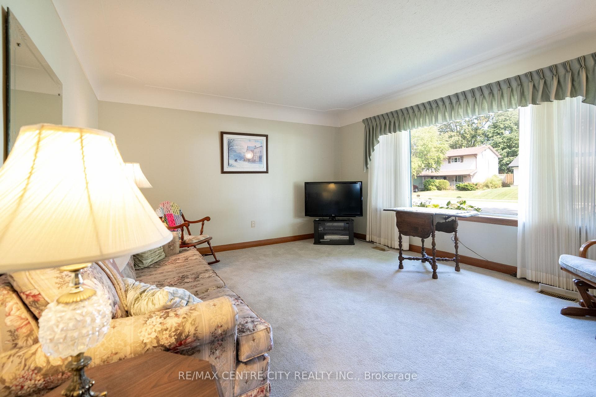 2571 Queen Street photo 14