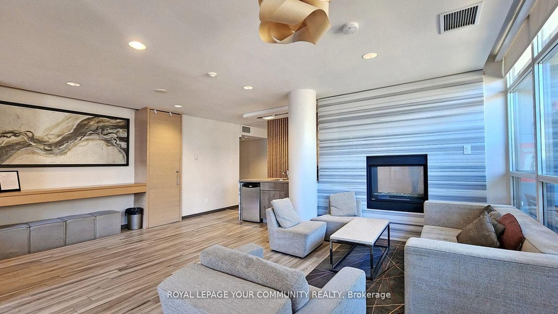 15 Bruyeres Mews Unit 1002 photo 16