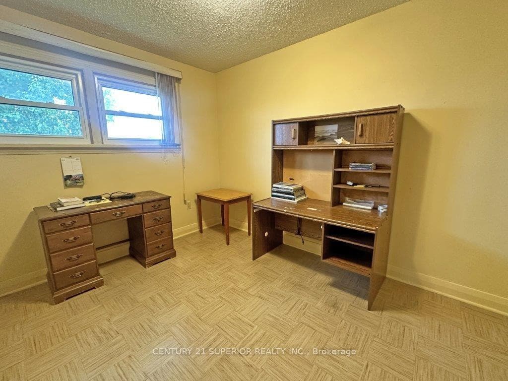 183 McKirdy Ave photo 23