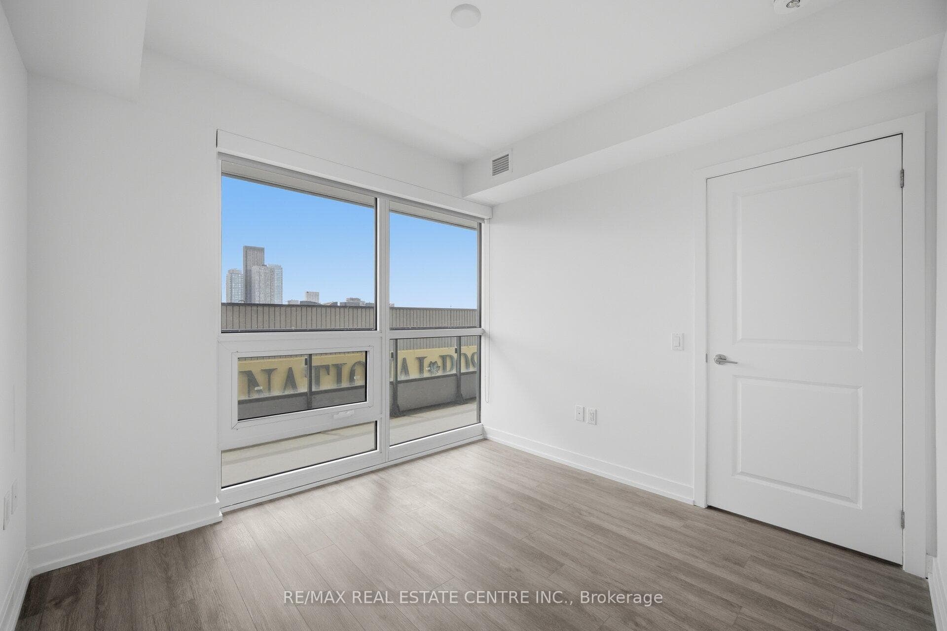 395 Bloor Street Unit 2503 photo 43