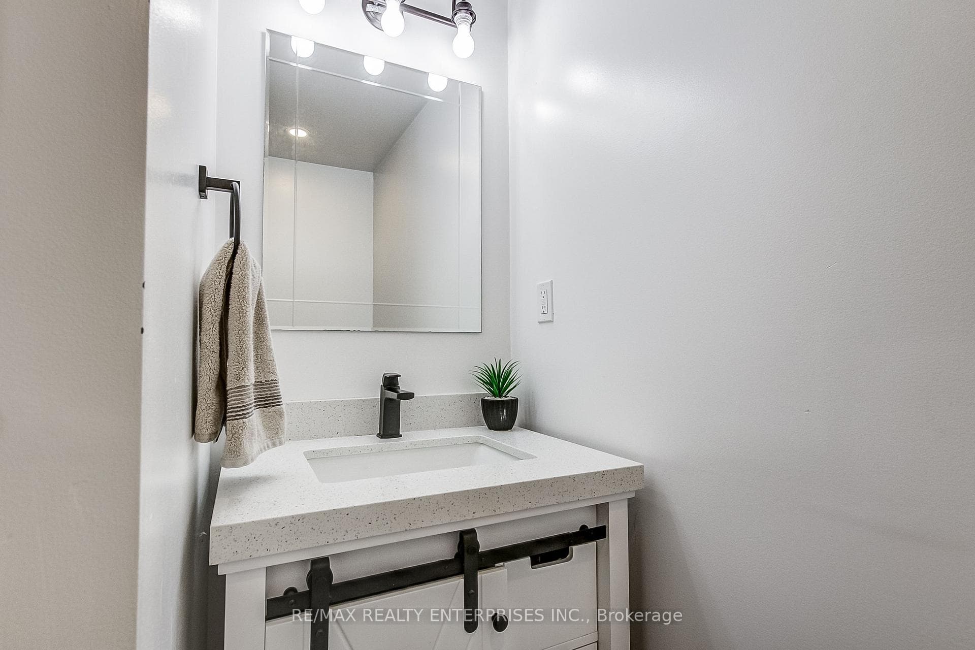 1306 Guelph Line Unit 2 photo 39