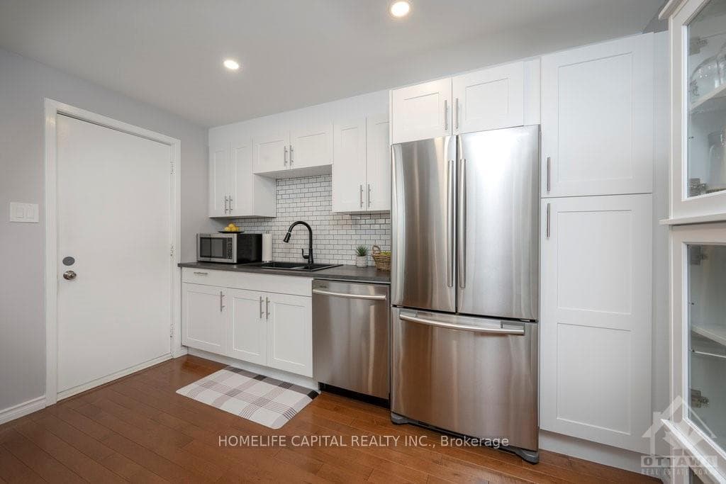 987 AVIGNON Court photo 4