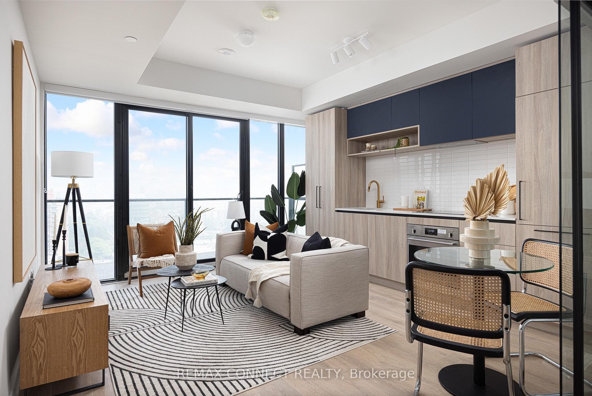 181 Sterling Road Unit 1605 photo 1
