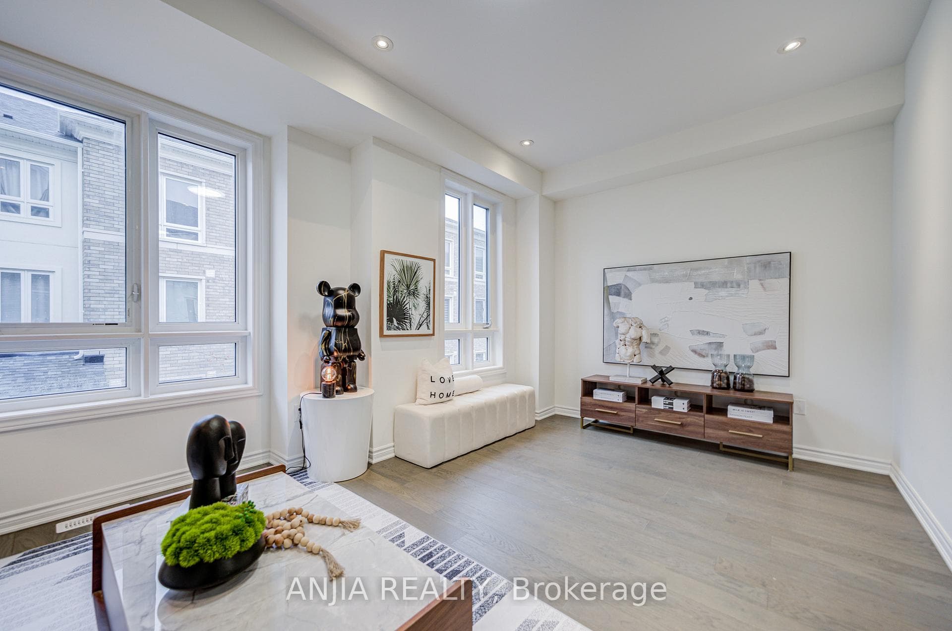 82 Chicago Lane photo 16