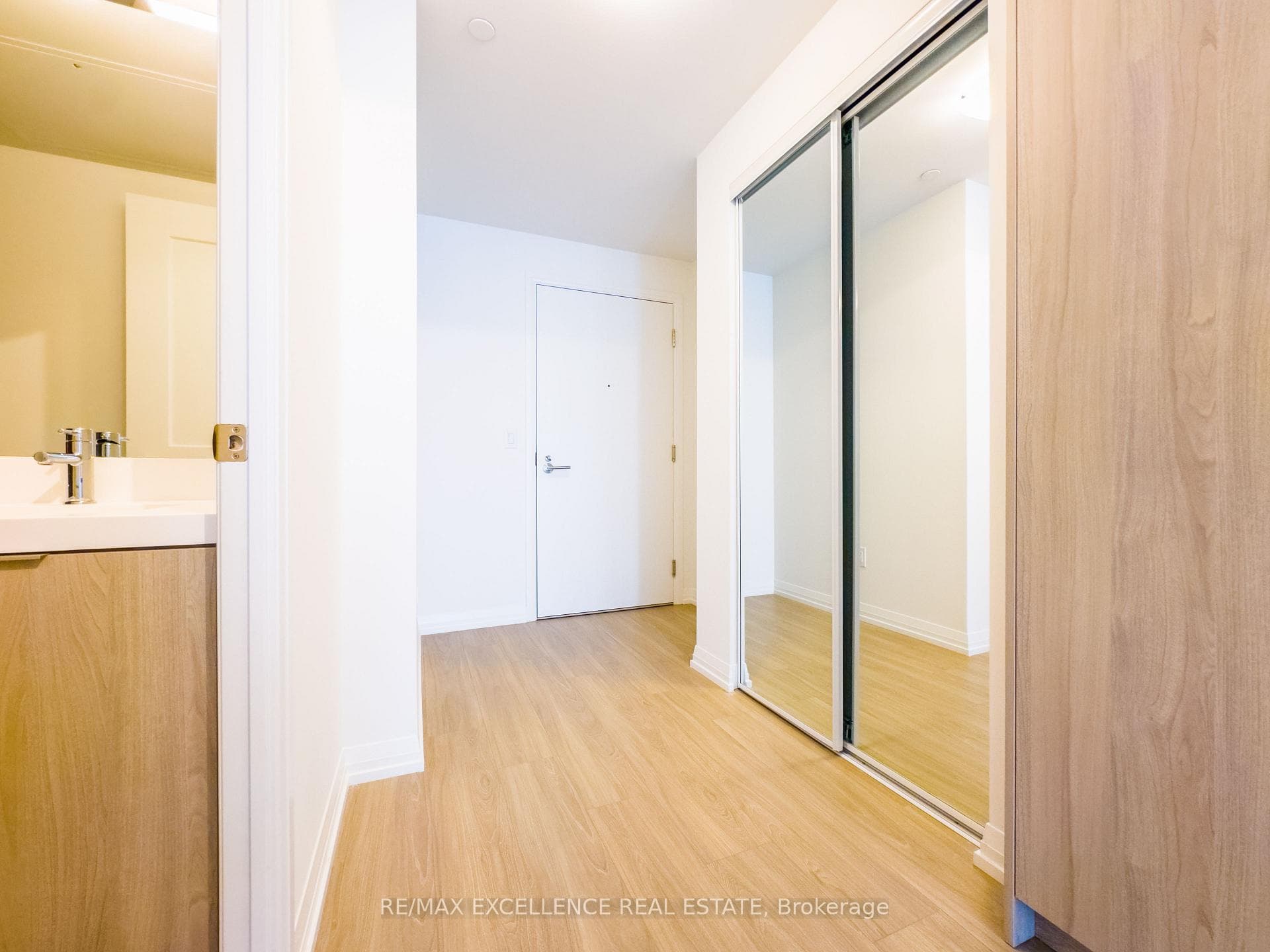 28 Widmer Street Unit 4222 photo 17