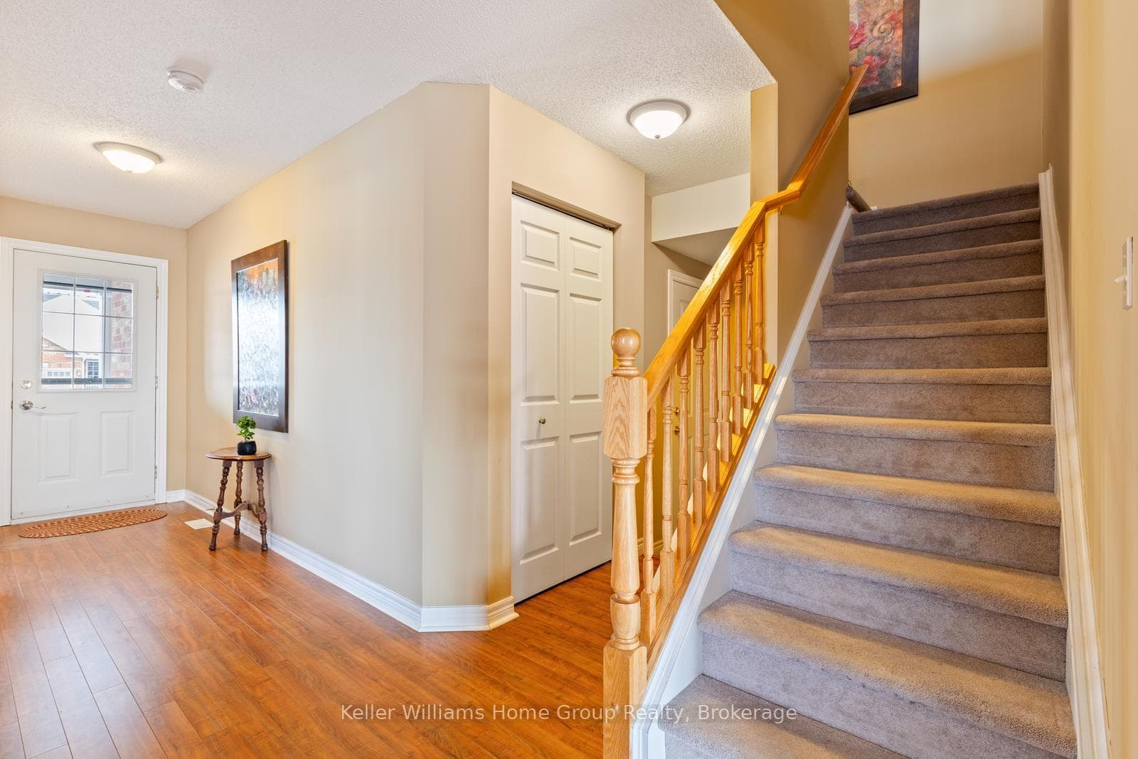 120 Schroder Crescent photo 4