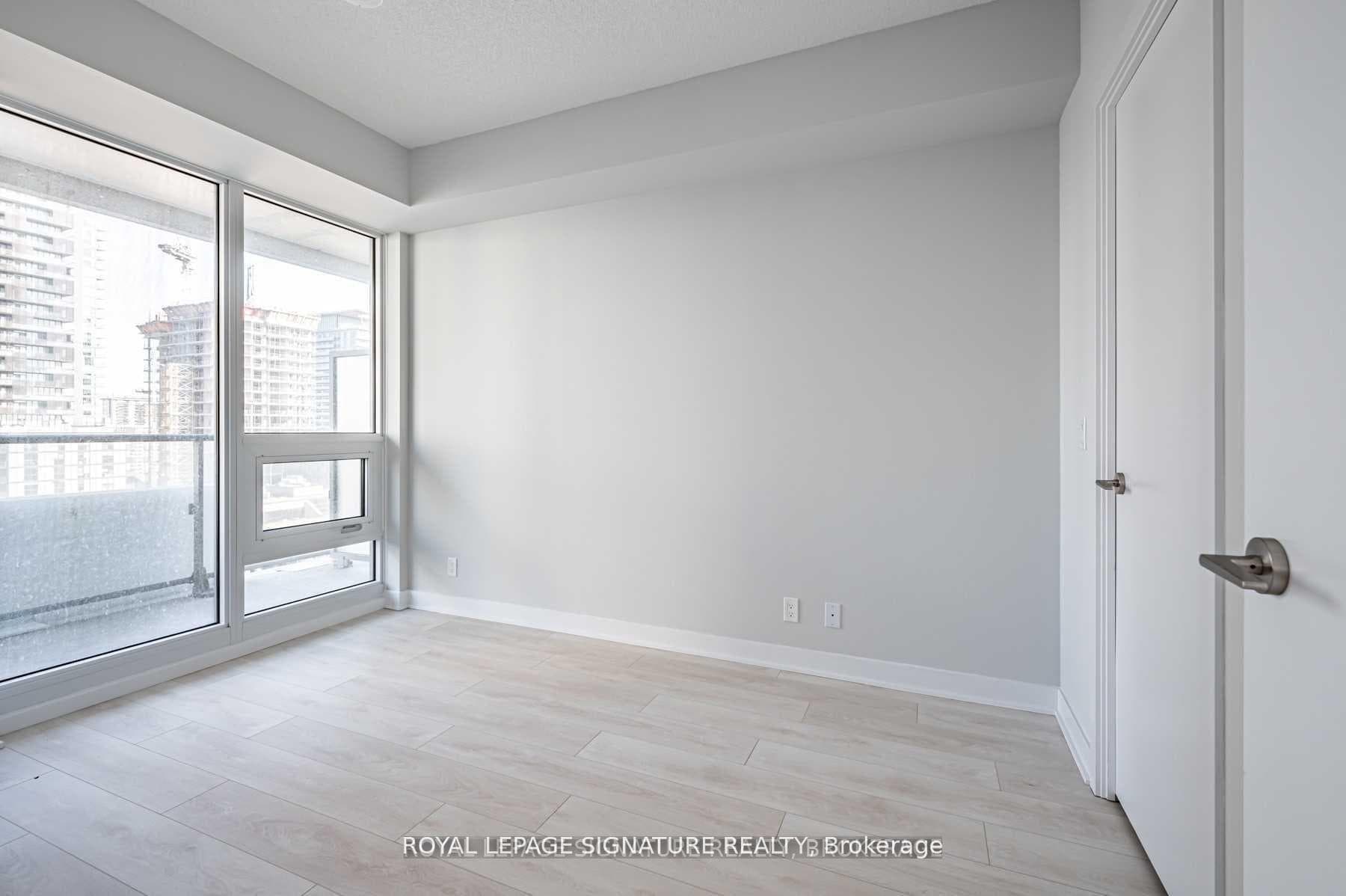 2221 Yonge Street Unit 2711 photo 10