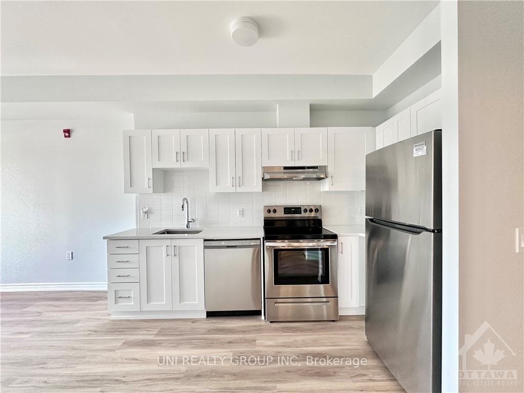 1350 HEMLOCK Road Unit 208 photo 3