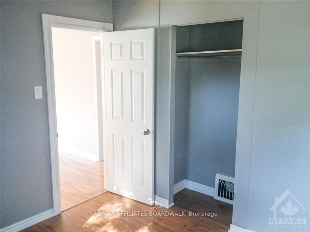 955 MERIVALE Road photo 10