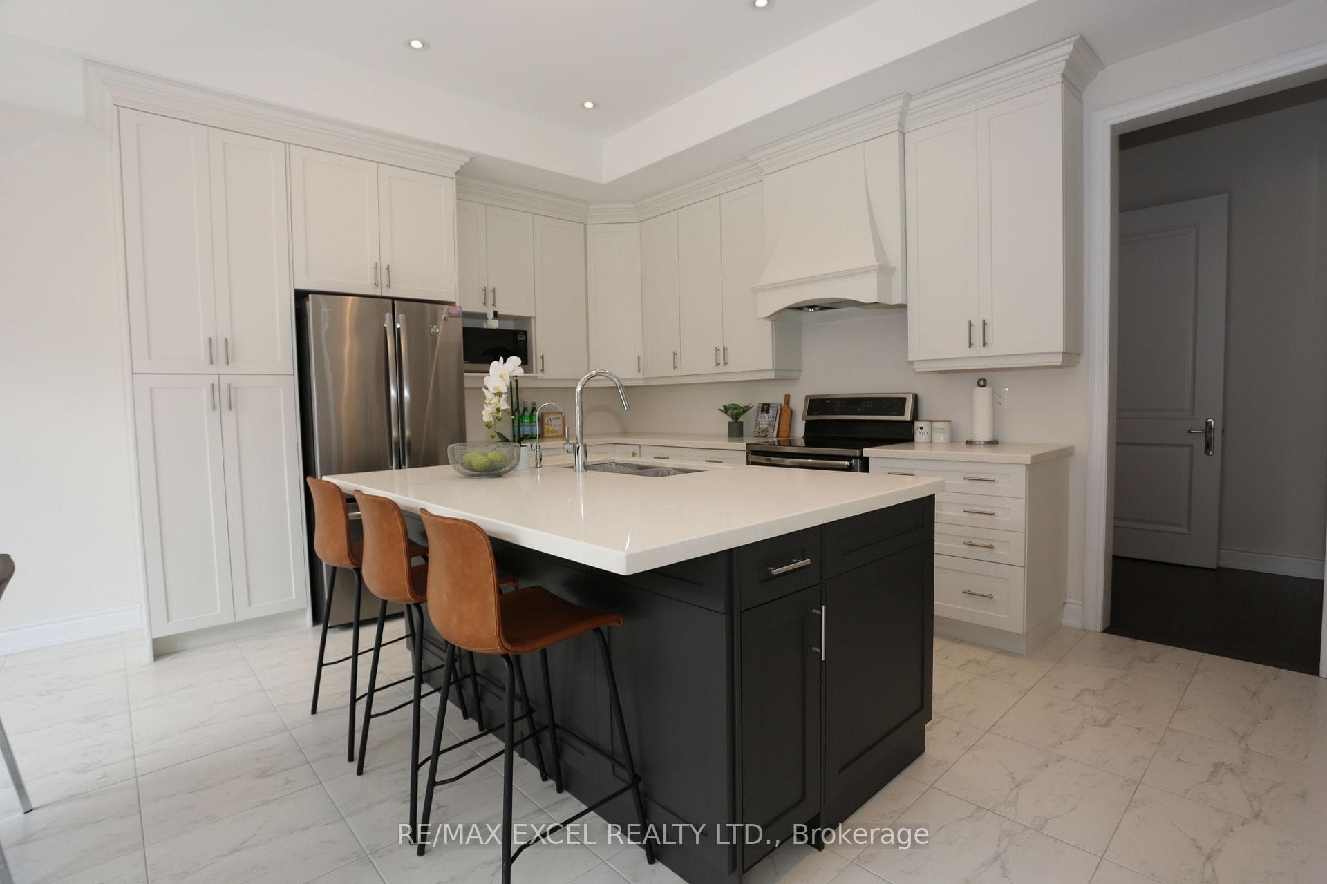 3178 Millicent Avenue photo 5