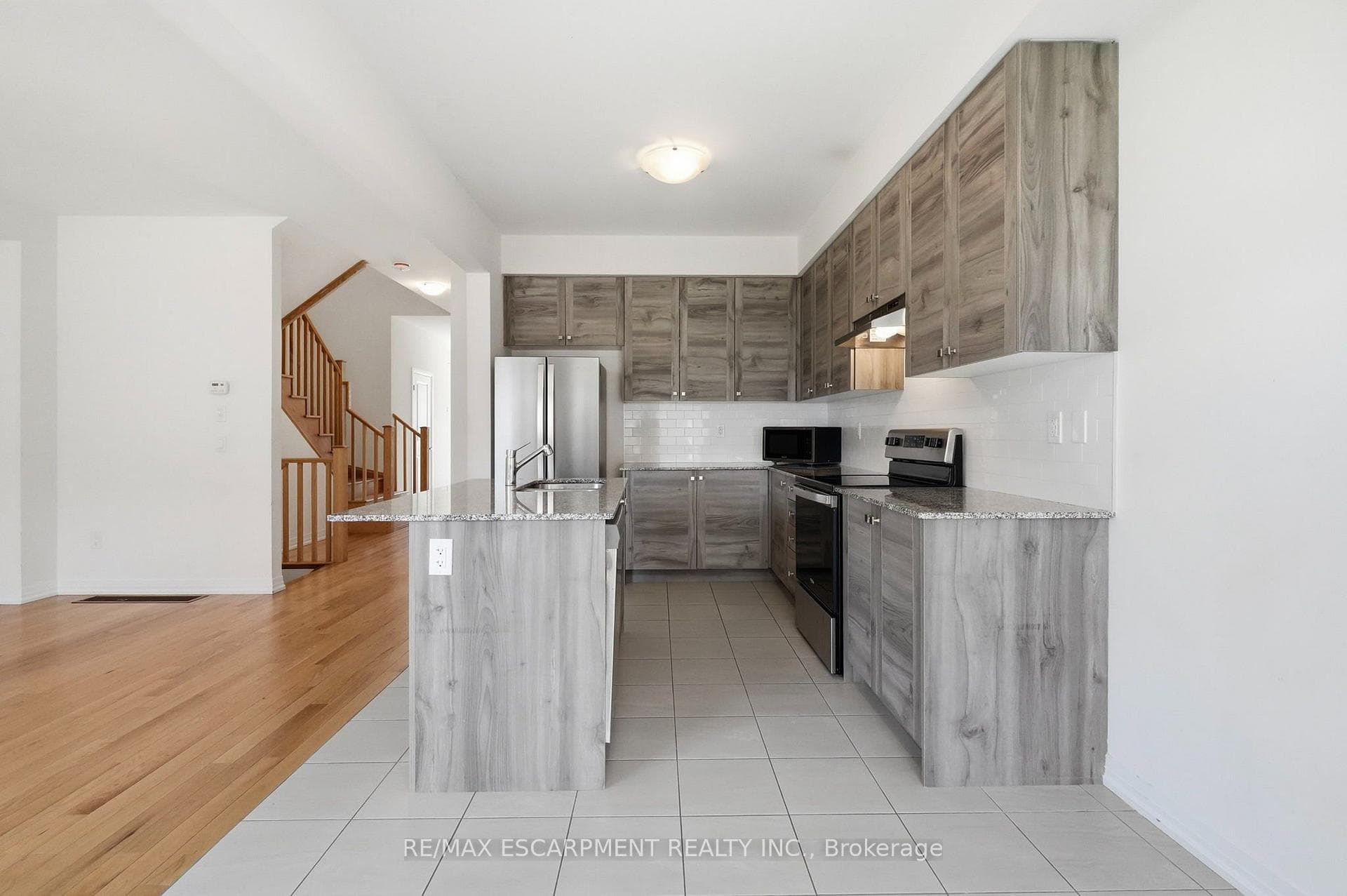 254 Rosebury Way photo 8