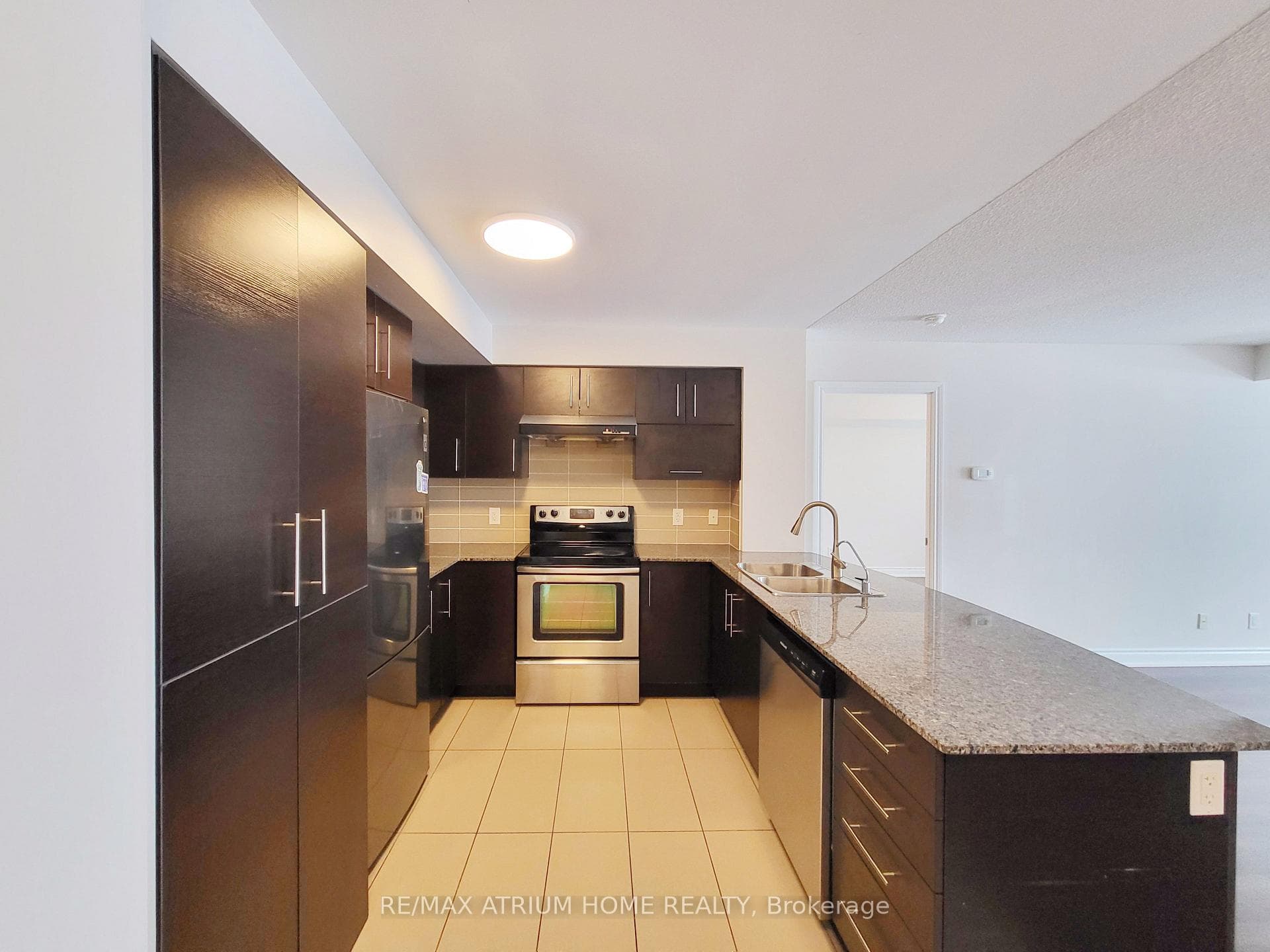273 South Park Road Unit 909 photo 3