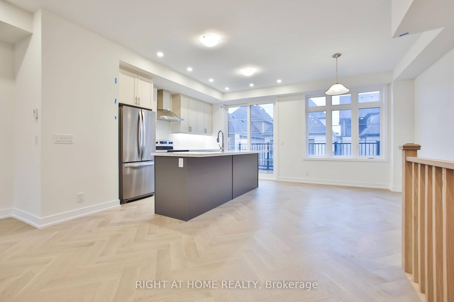 11 Guardhouse Crescent photo 10
