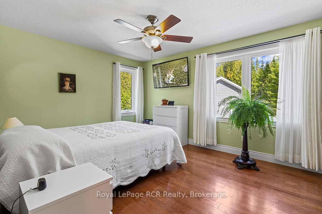 Large bedrooms with natural light & hardwood floor