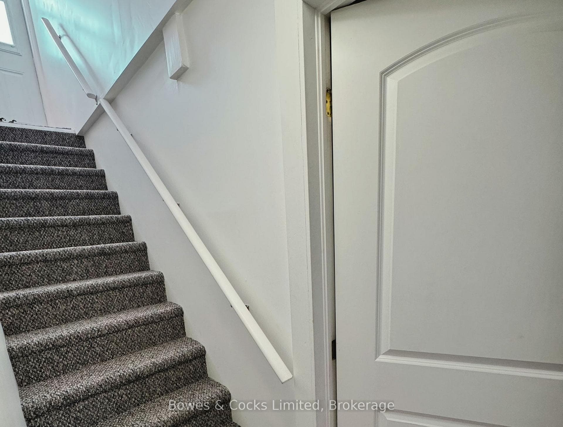 350 Braidwood Avenue photo 2