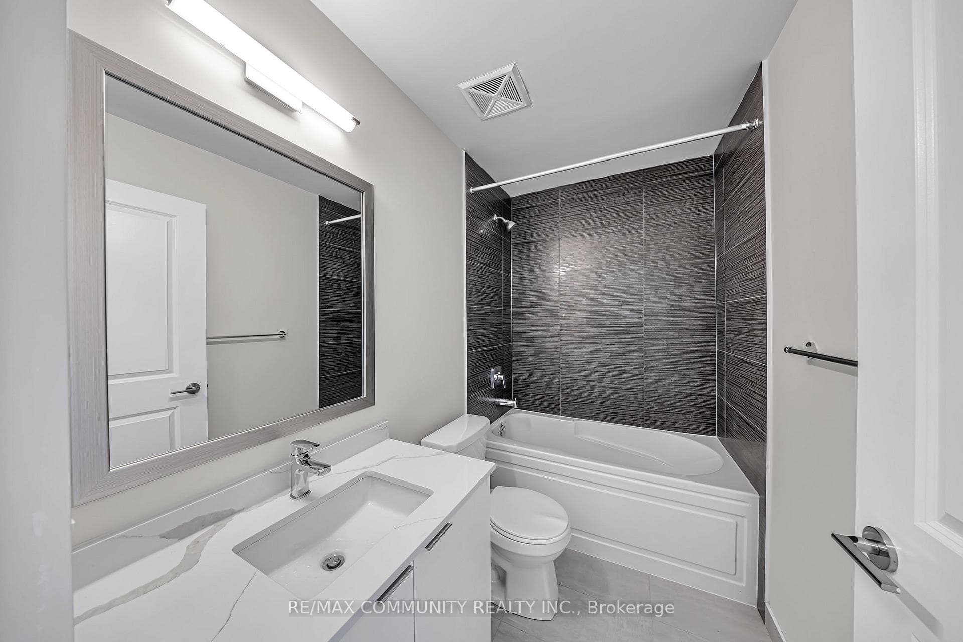 15 Watergarden Drive Unit 404 photo 6