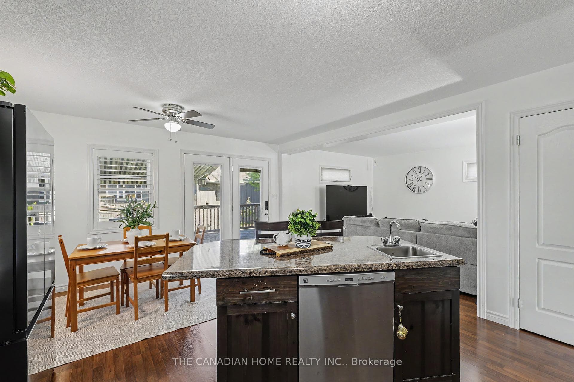 219 PICTON Street photo 13