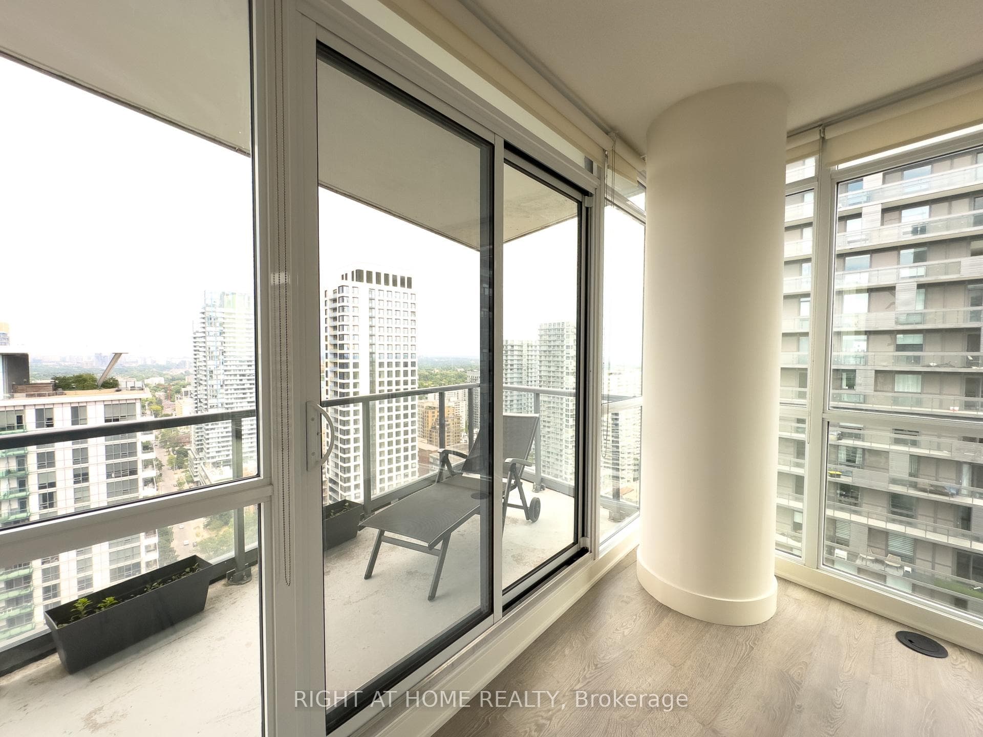 30 Roehampton Avenue Unit 3208 photo 24