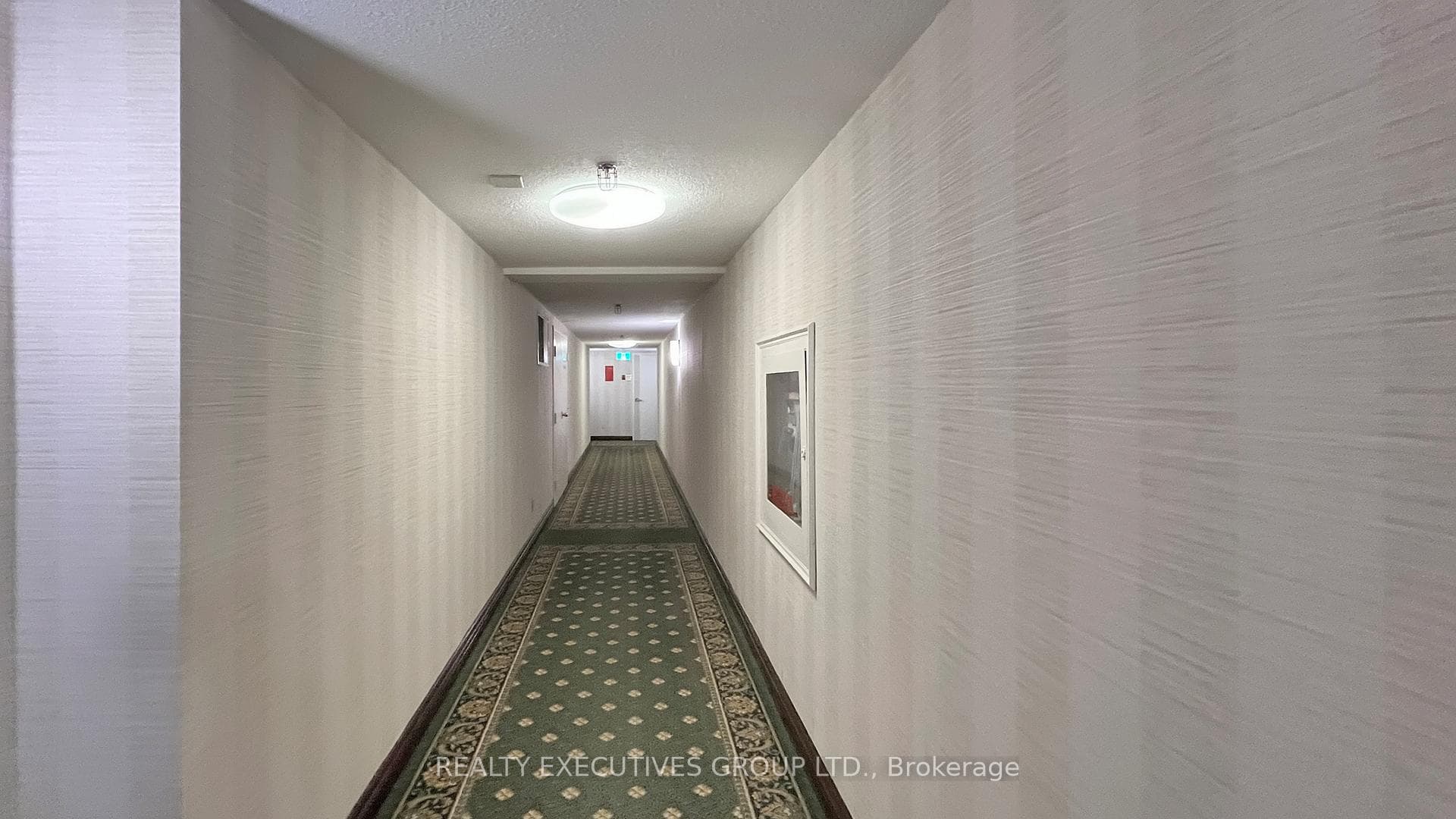8111 Yonge Street Unit 902 photo 4