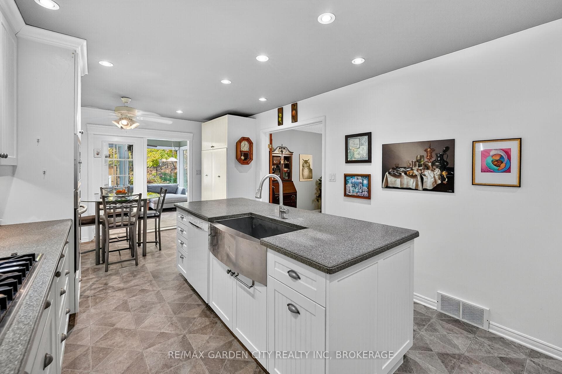 39 Orchard Parkway photo 12