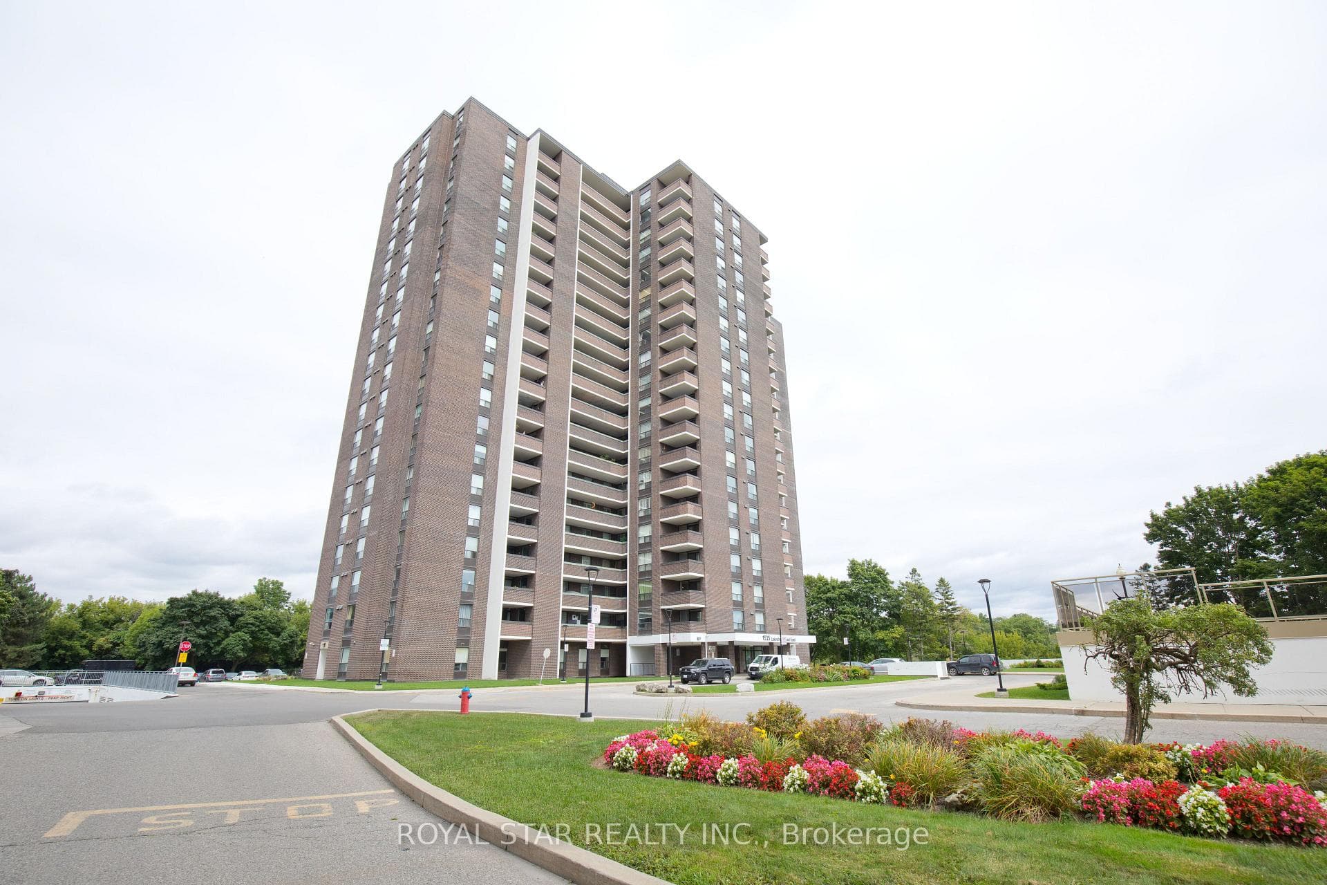 1535 Lakeshore Road Unit 1607 photo 2