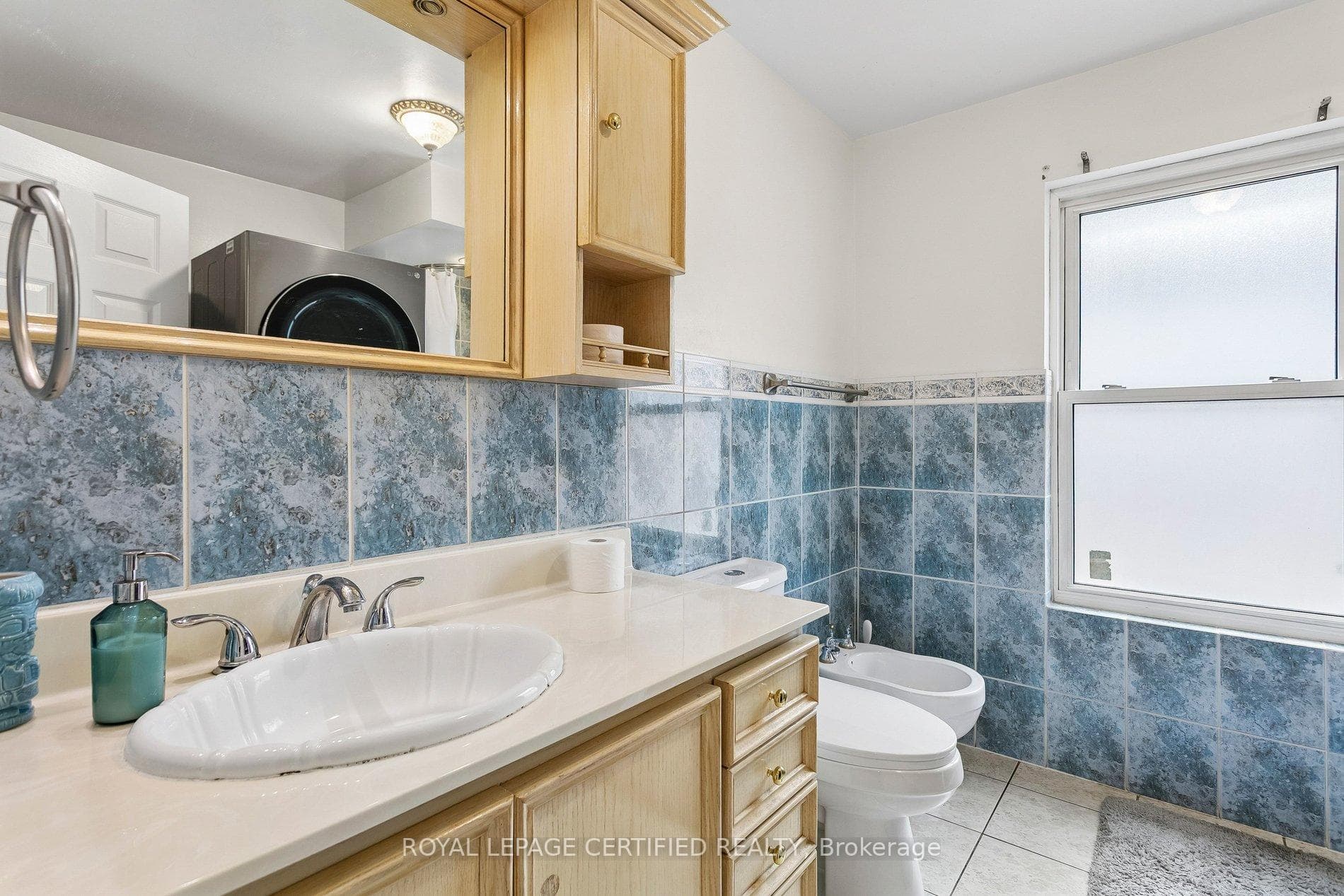 33 Donald Avenue photo 18