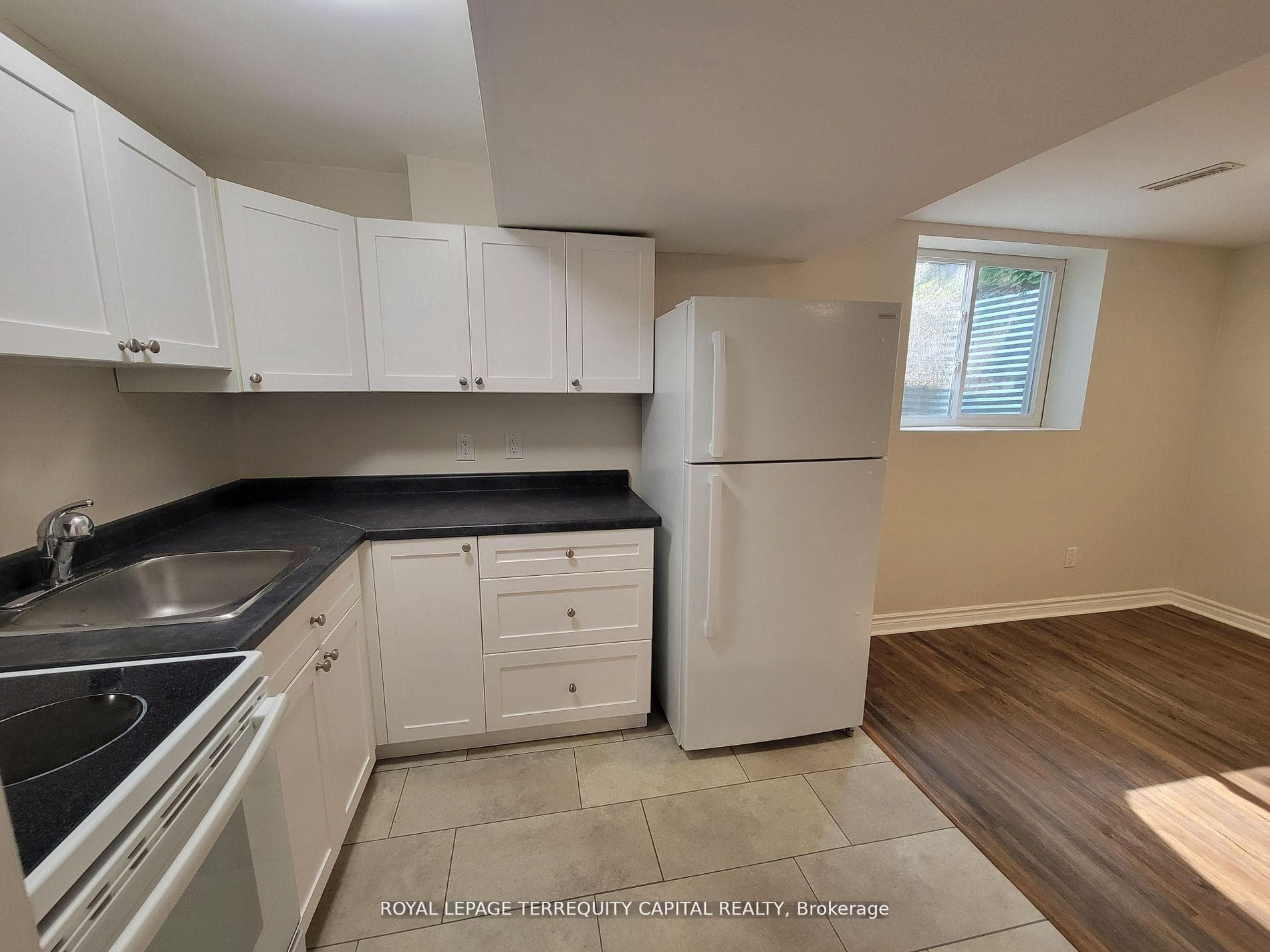 20 Mowat Crescent Unit Lower photo 15