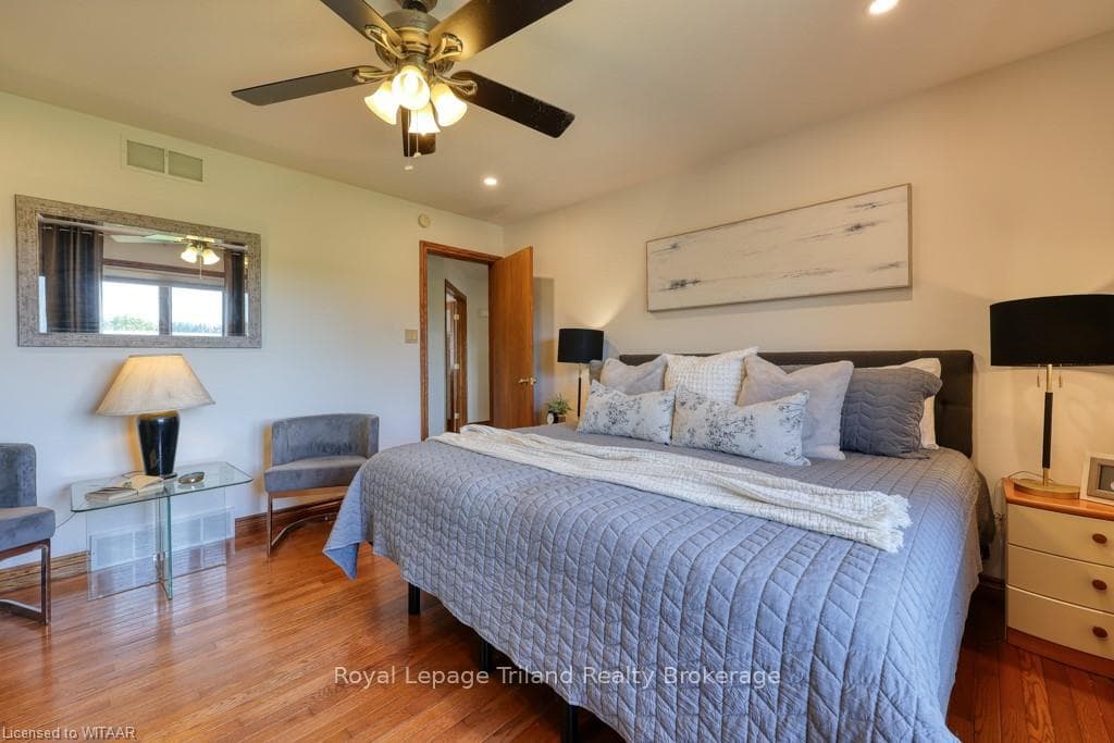6325 DUNDAS Street photo 27