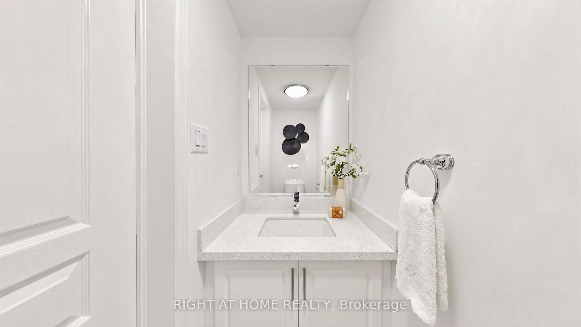 80 Barr Crescent photo 12