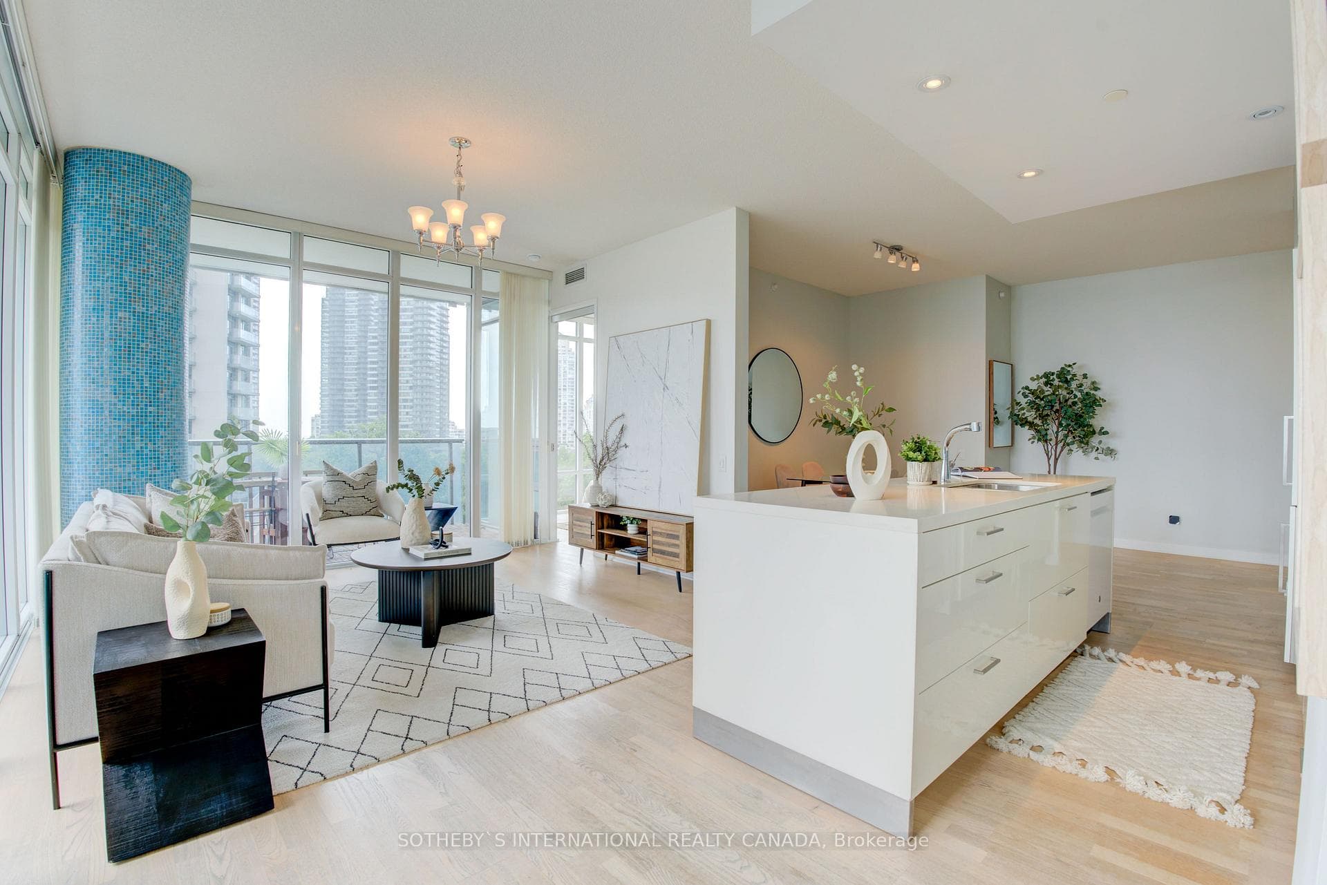 88 Park Lawn Road Unit 608 photo 1