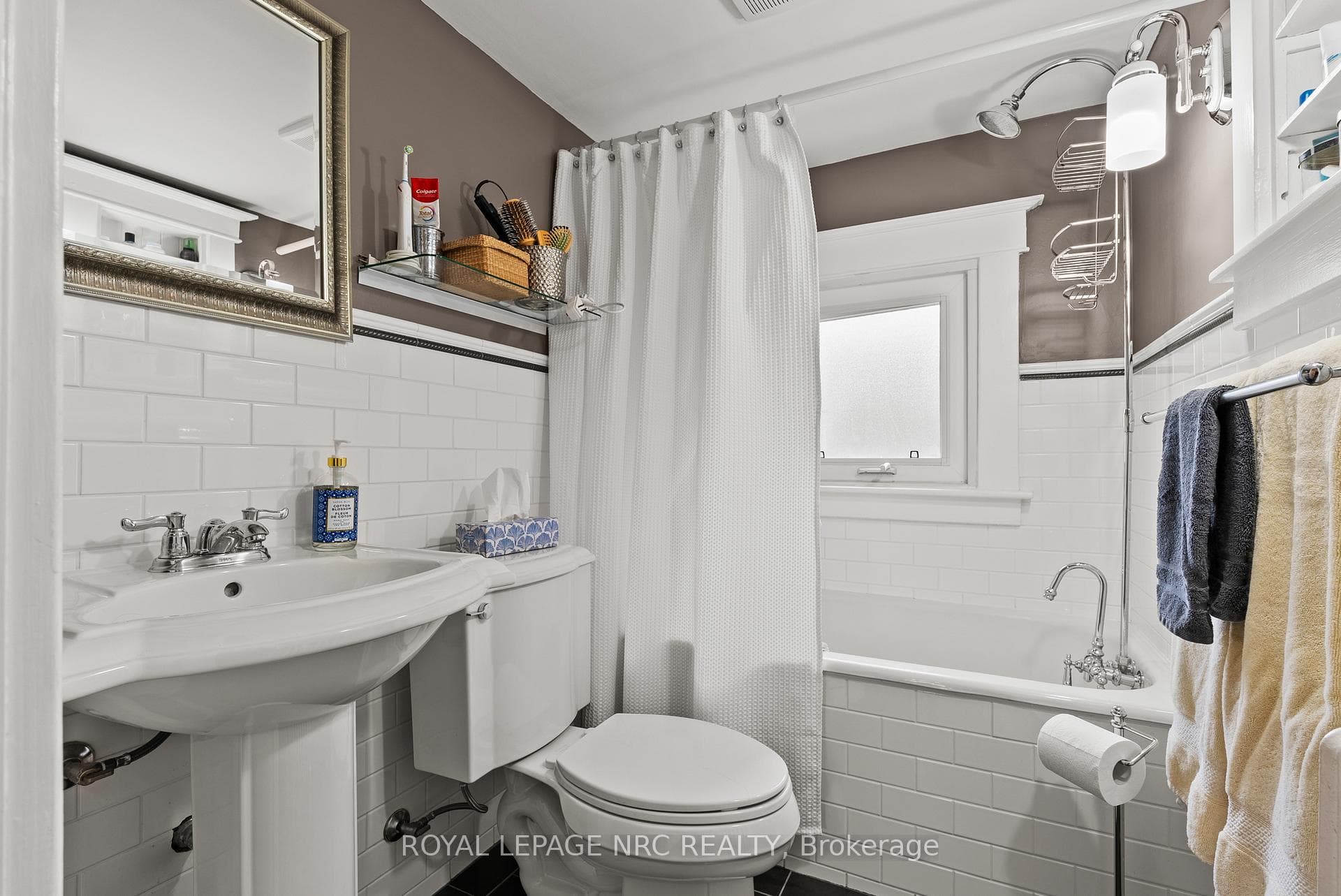 5 Greenlaw Place photo 28