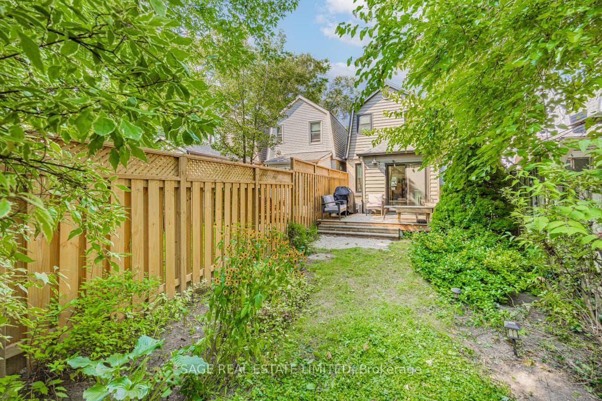237 Lumsden Avenue photo 32