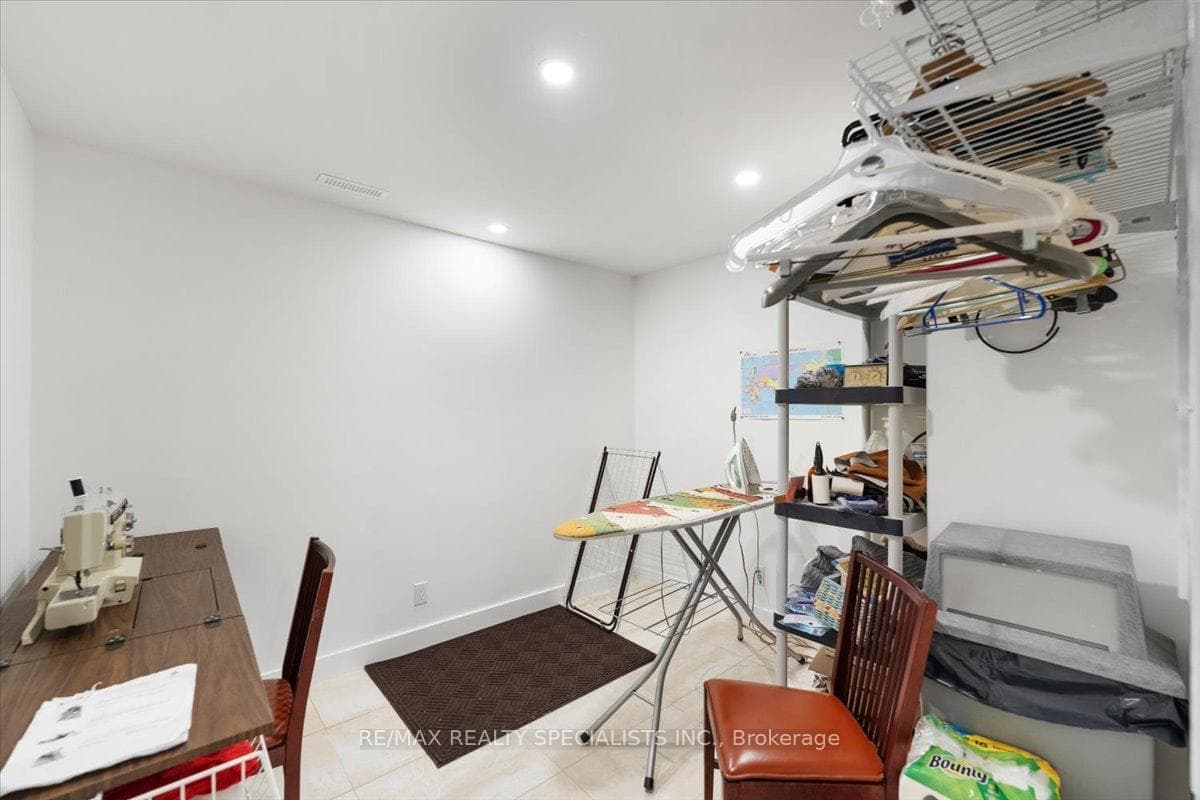 140 Walker Road photo 32