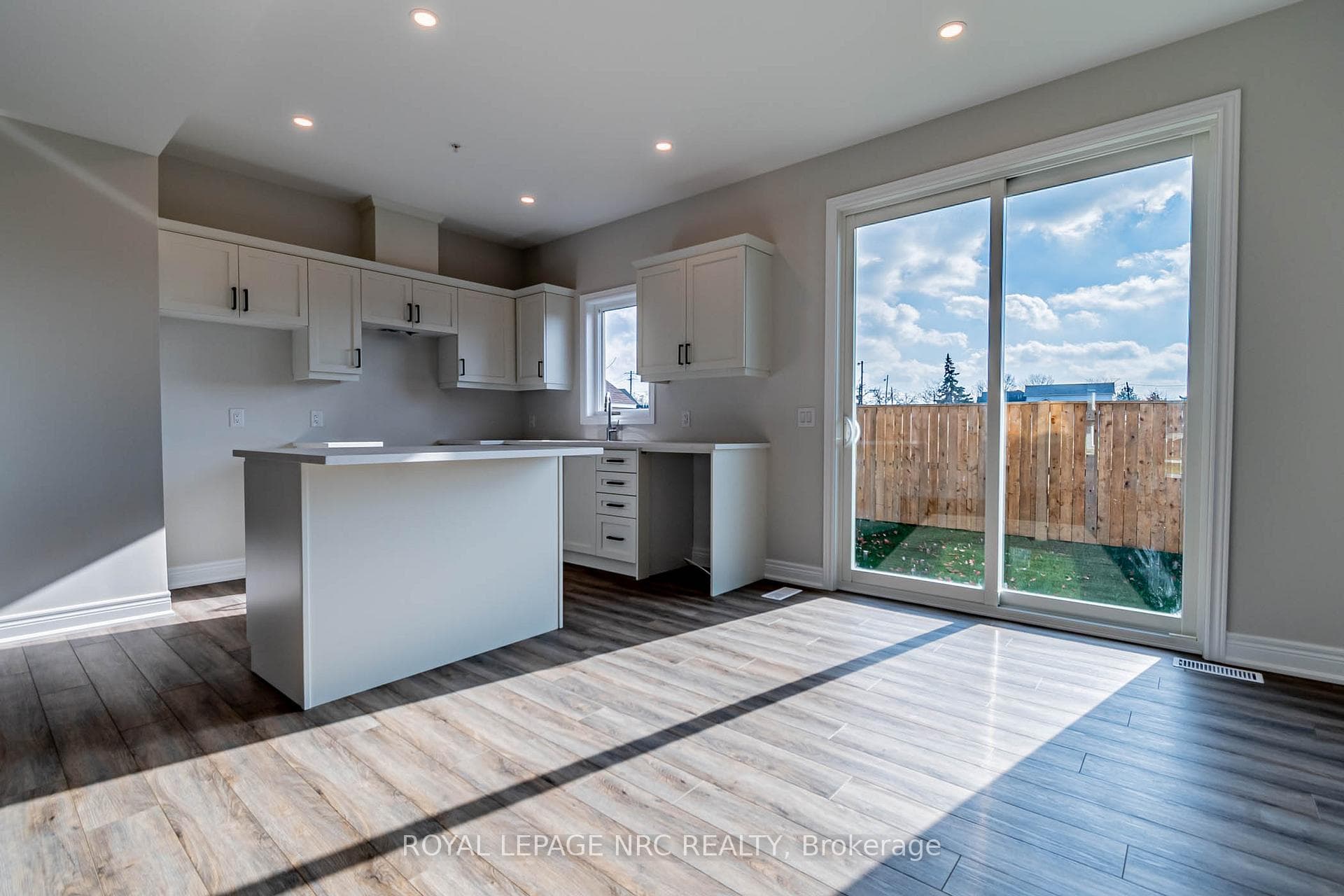 121A MOFFATT Street Unit 24 photo 10