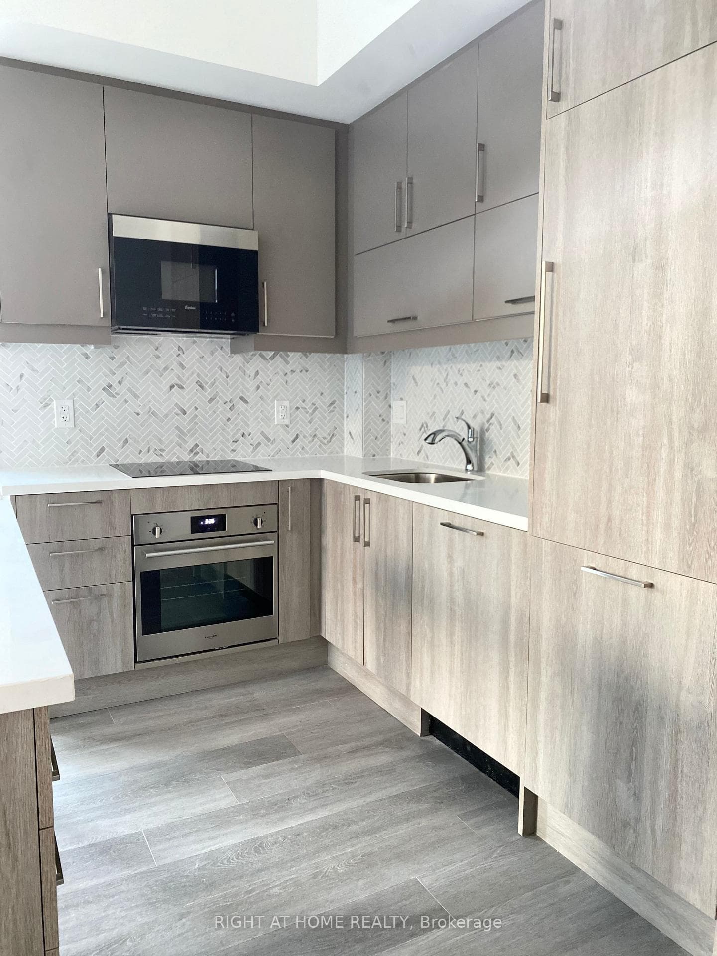 Kitchen Ft. B/I Appliances