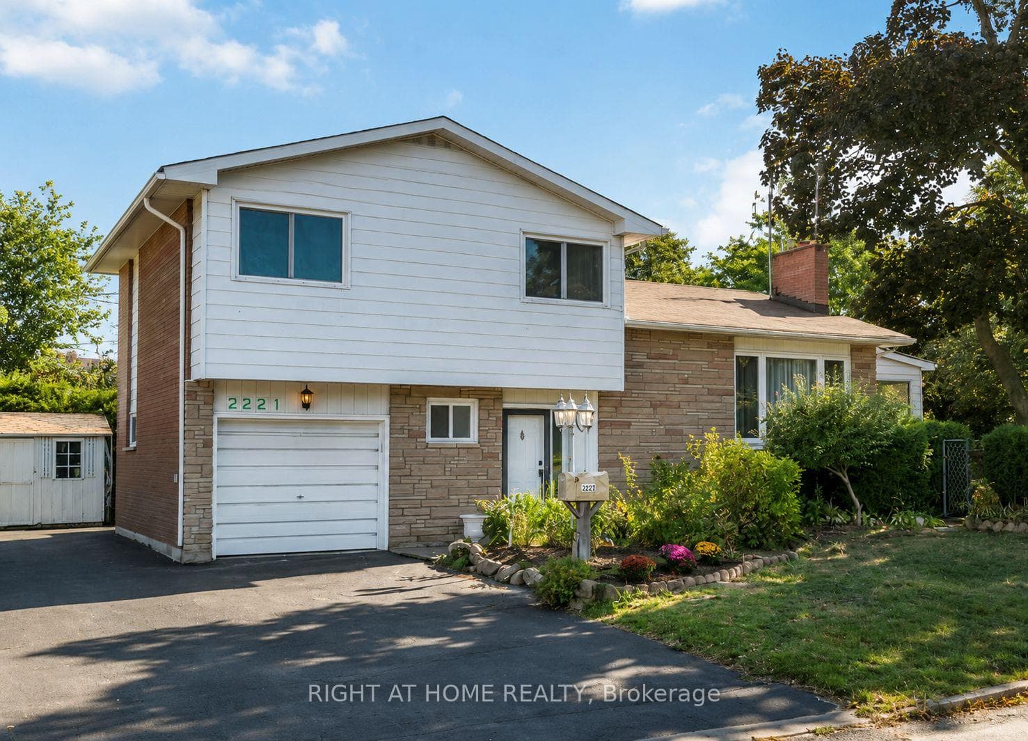 2221 Circle Place photo 1
