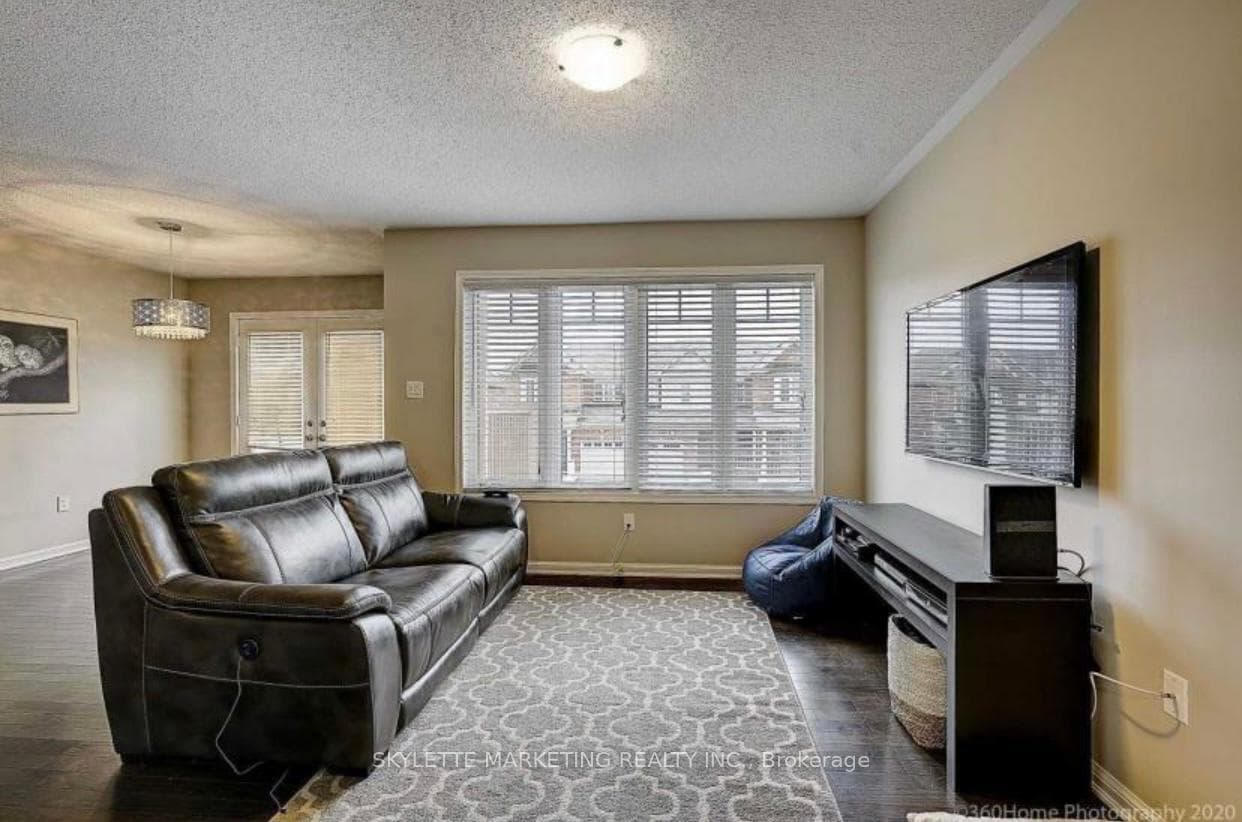 238 Mortimer Crescent photo 11