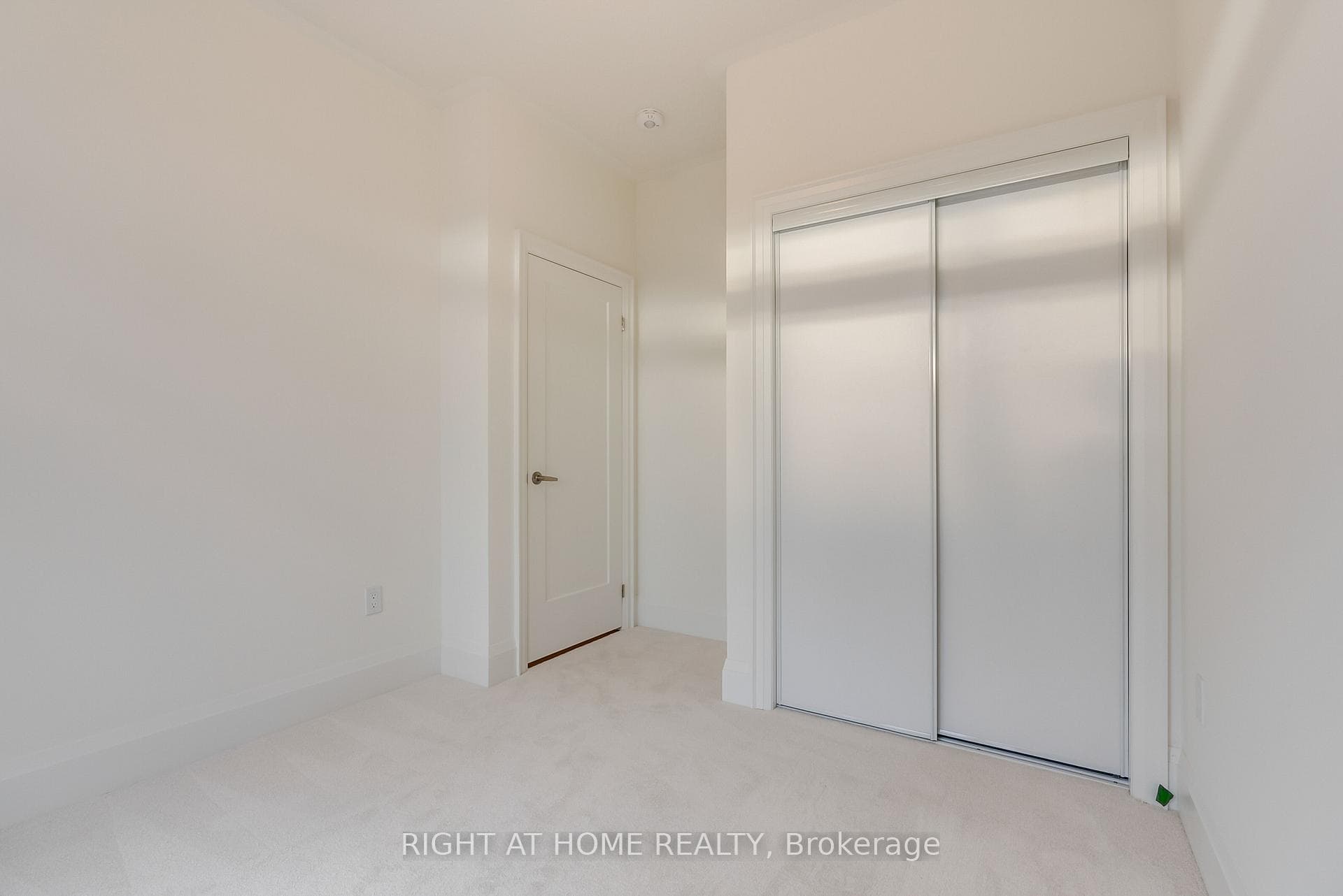 3319 Taha Gardens photo 28