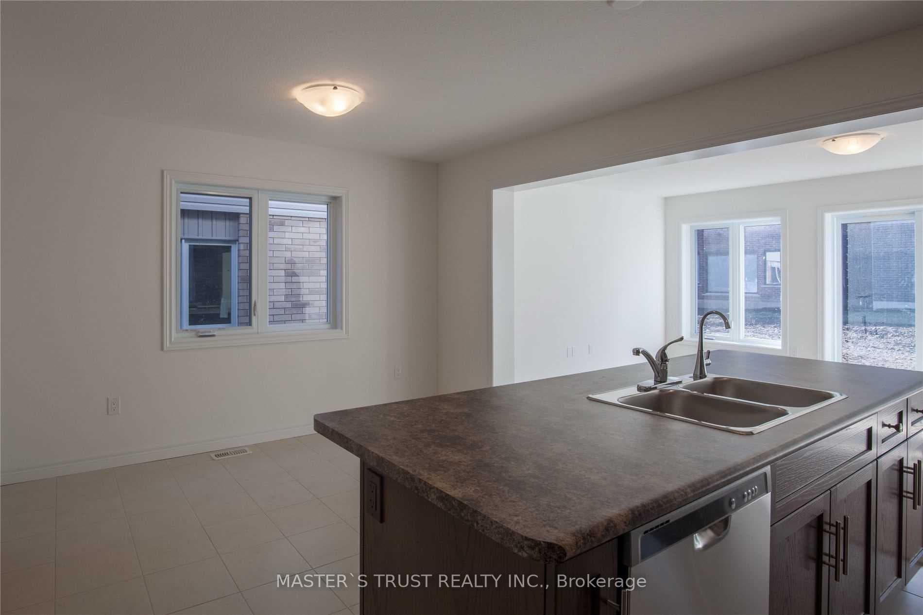 10 John Brabson Crescent photo 7