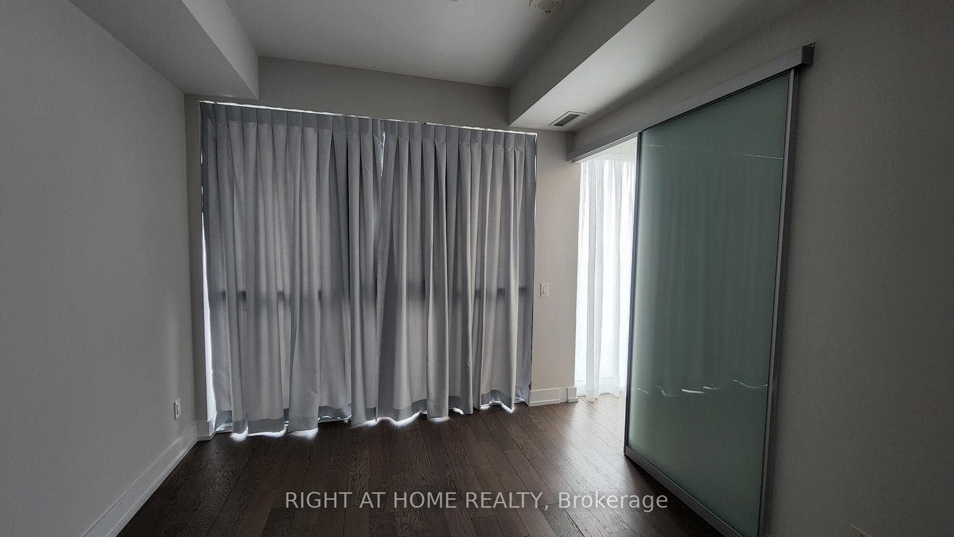 bedroom curtain